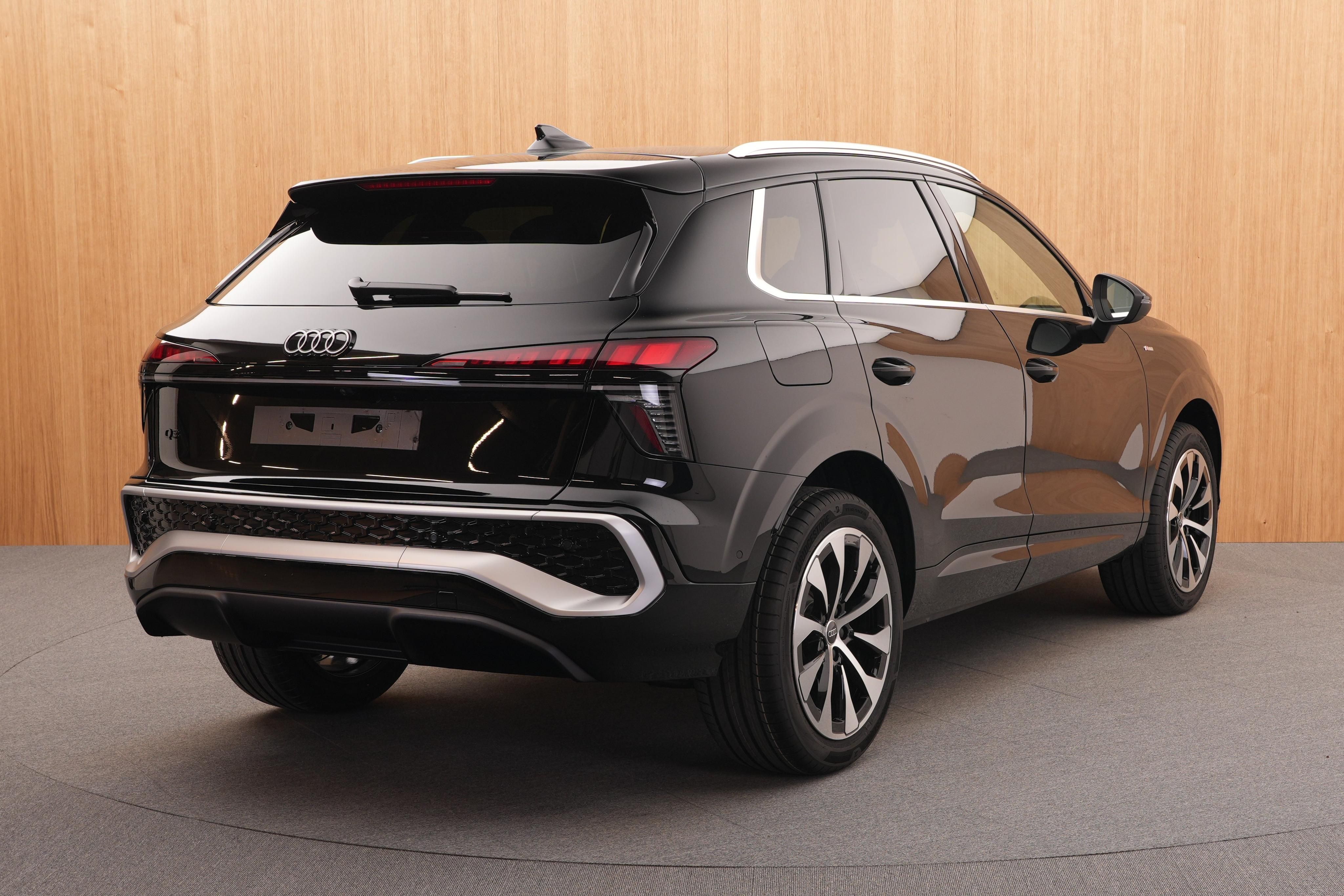 Audi Q3, S line  35 TFSI 110 kW - fotka 4