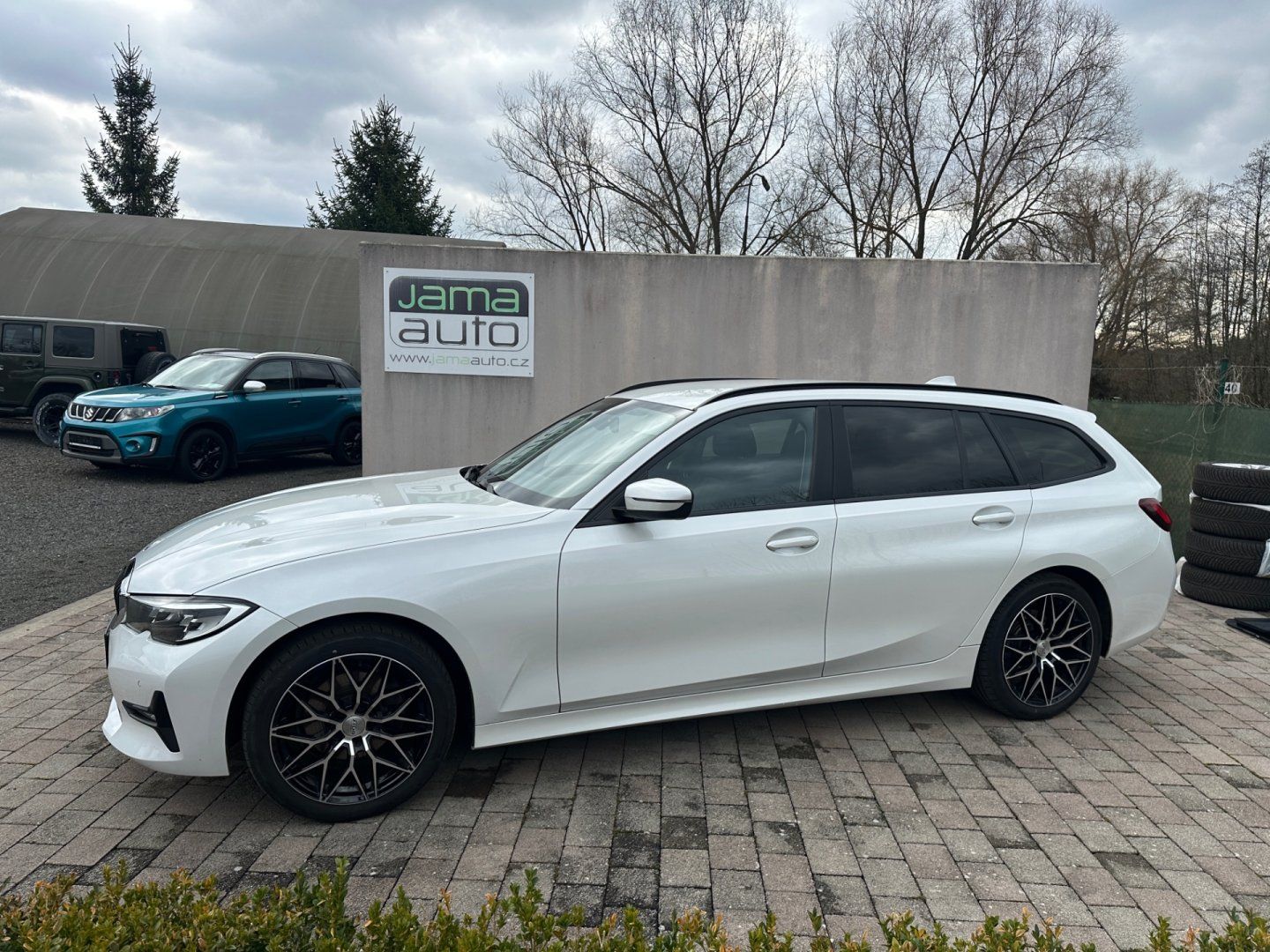 BMW Řada 3, 320d 140kW X-Drive AT TAŽNÉ - fotka 3
