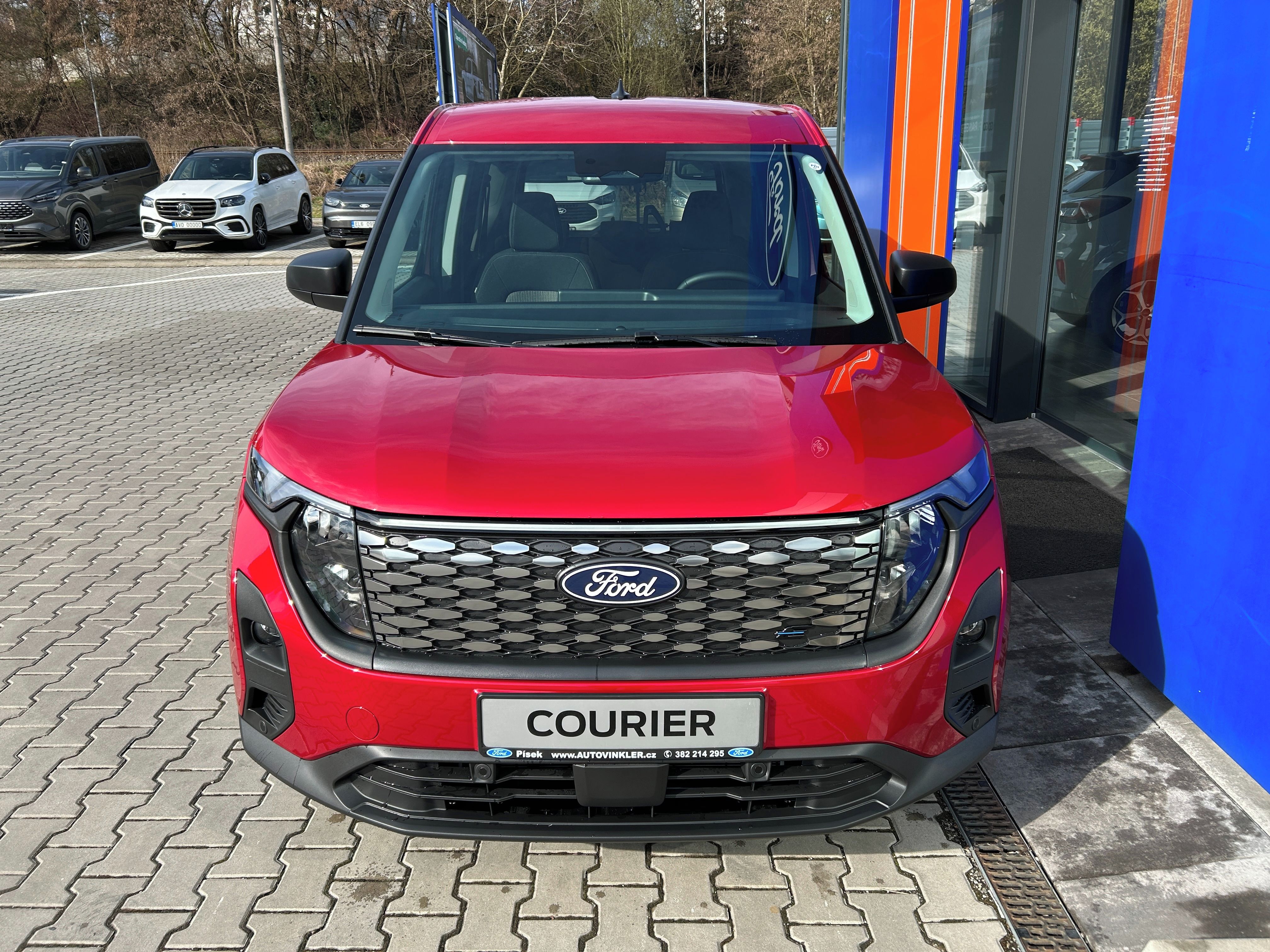 Ford Tourneo Courier, 43 kWh Elektromotor Trend L1 - fotka 2