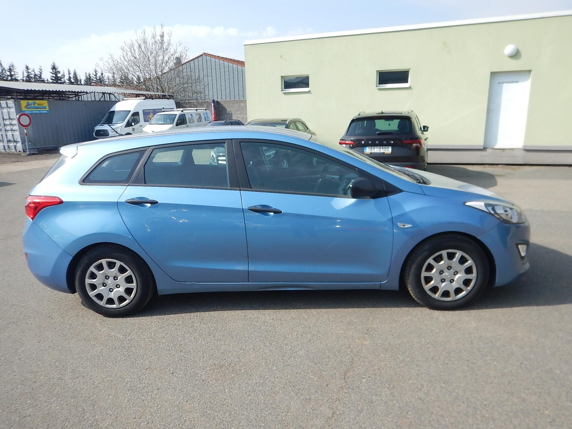 Hyundai i30, 1.4 CRDi 66 kw tažné - fotka 4