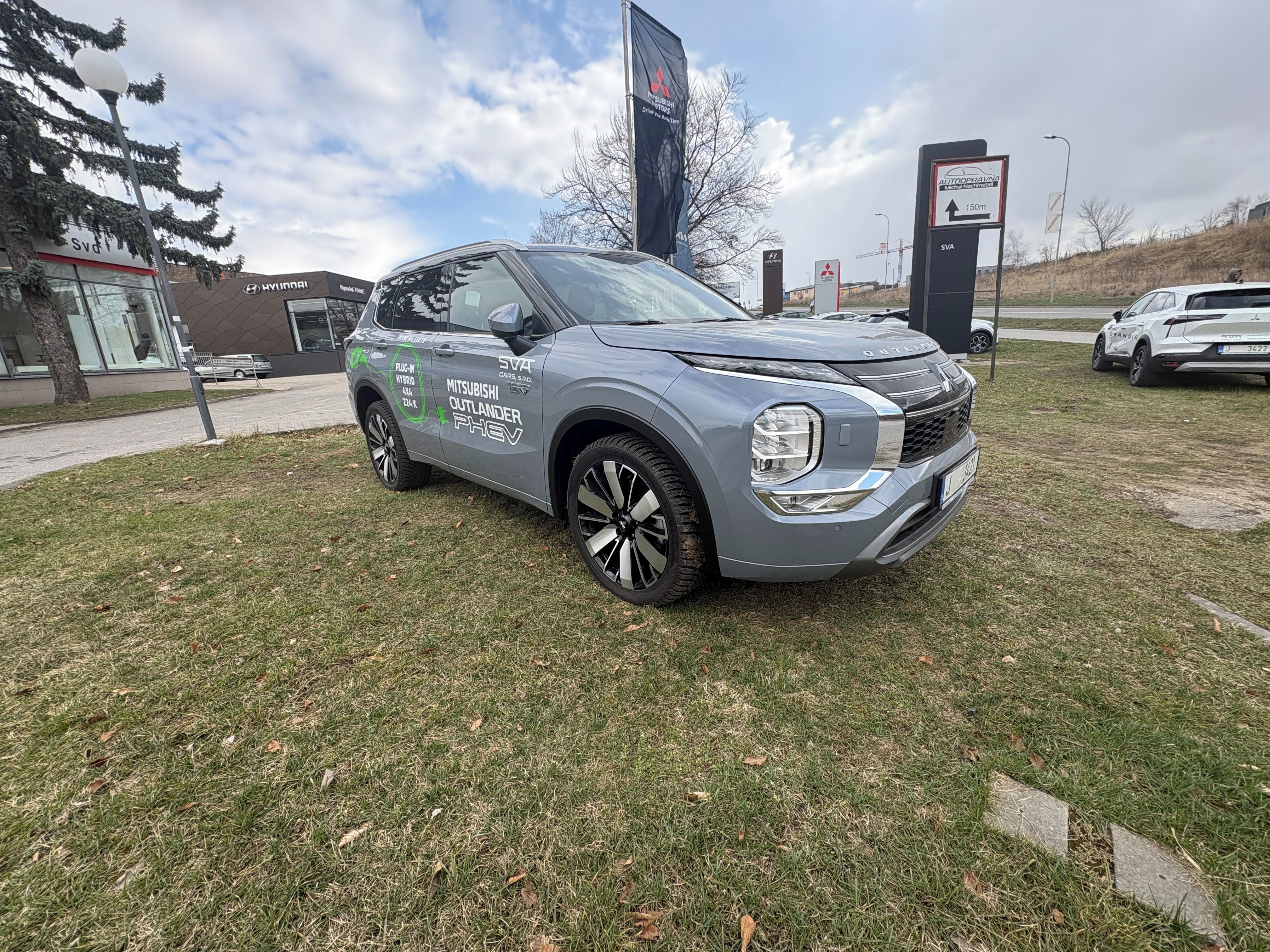 Mitsubishi Outlander, PHEV 4X4 INSTYLE+ AUTOMAT - fotka 3