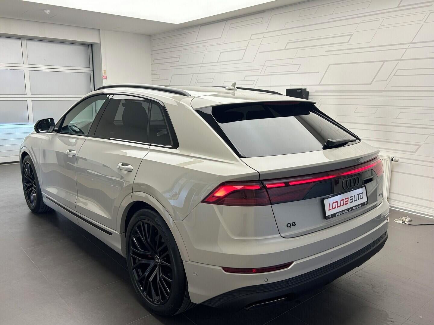 Audi Q8, SUV 50 TDI quattro 210 kW - fotka 4