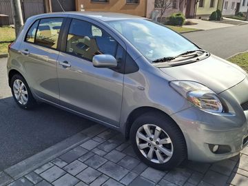 Yaris, 1,0 VVT-i -skvělý stav