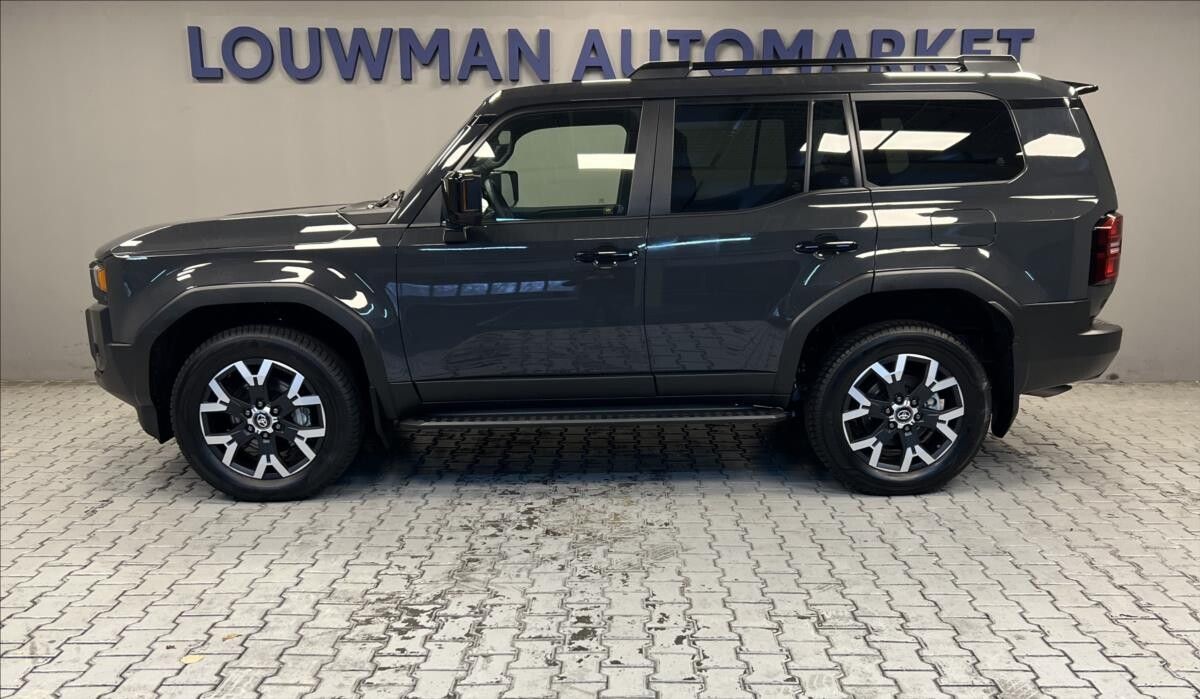 Toyota Land Cruiser, 2,8 AT INVINCIBLE - fotka 3