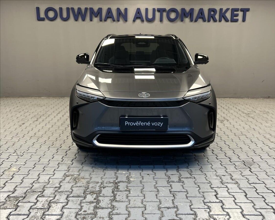 Toyota bZ4X, 0,0 AWD Executive - fotka 4