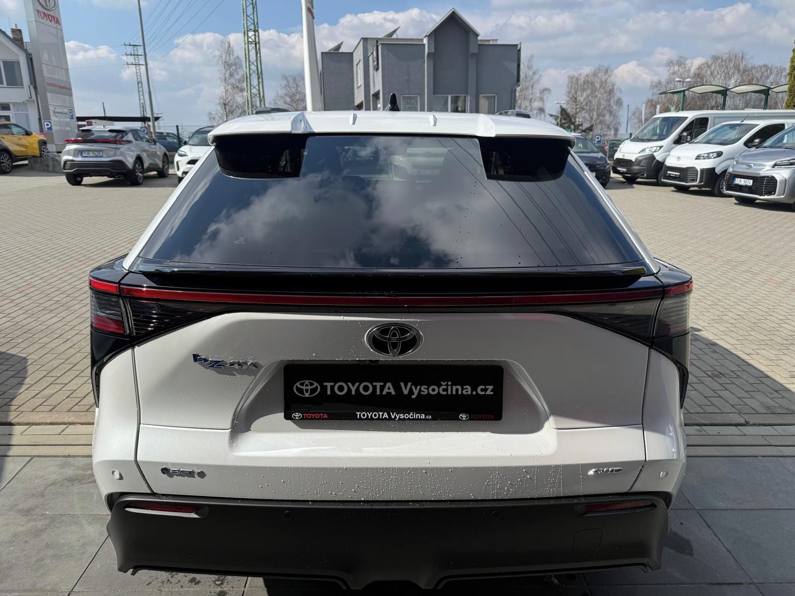 Toyota bZ4X, 4x4 73.1kWh 343PS Executive - fotka 6
