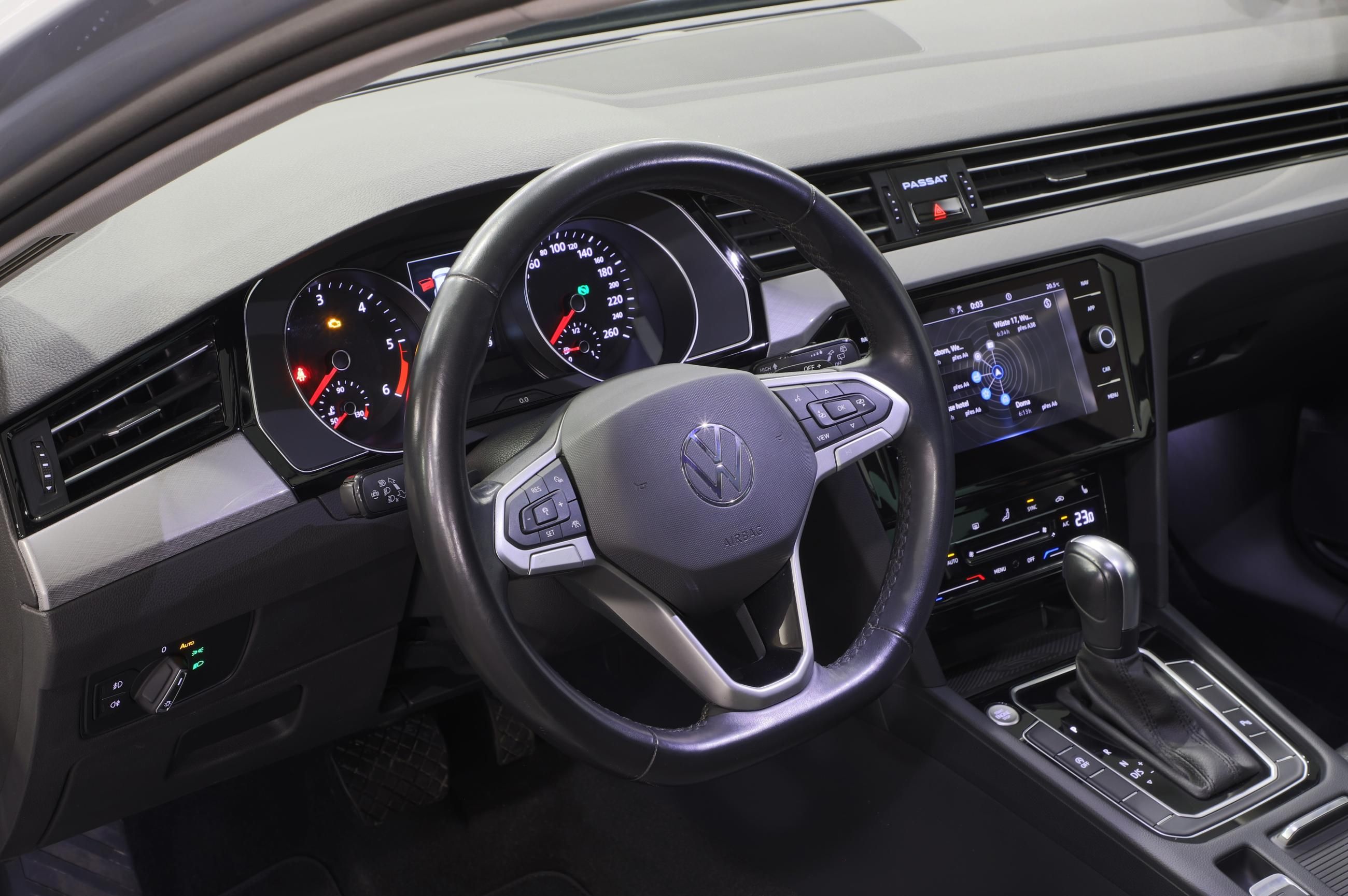 Volkswagen Passat Variant, 2.0 TDI 110kW DSG / Matrix - fotka 6