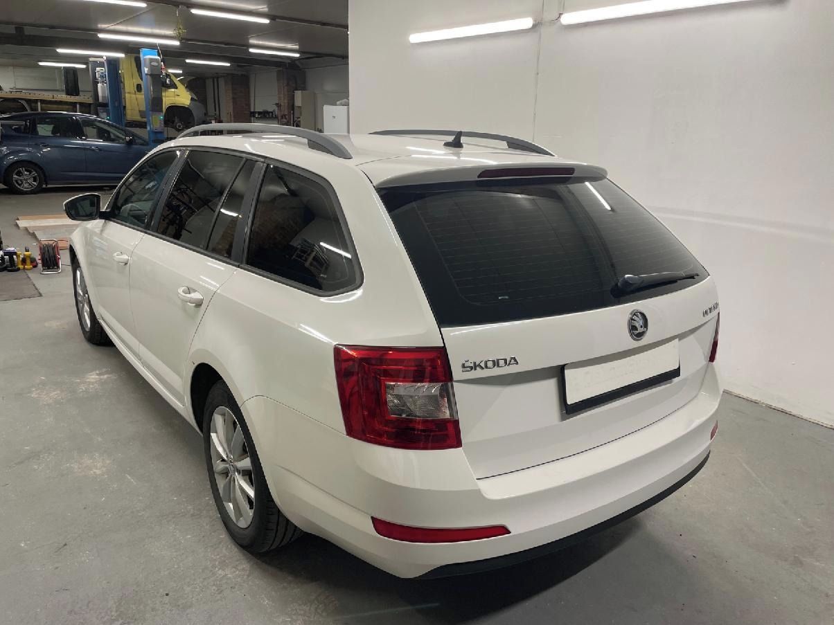 Škoda Octavia, 2,0TDi-110kw-DSG-prav - servis - fotka 6