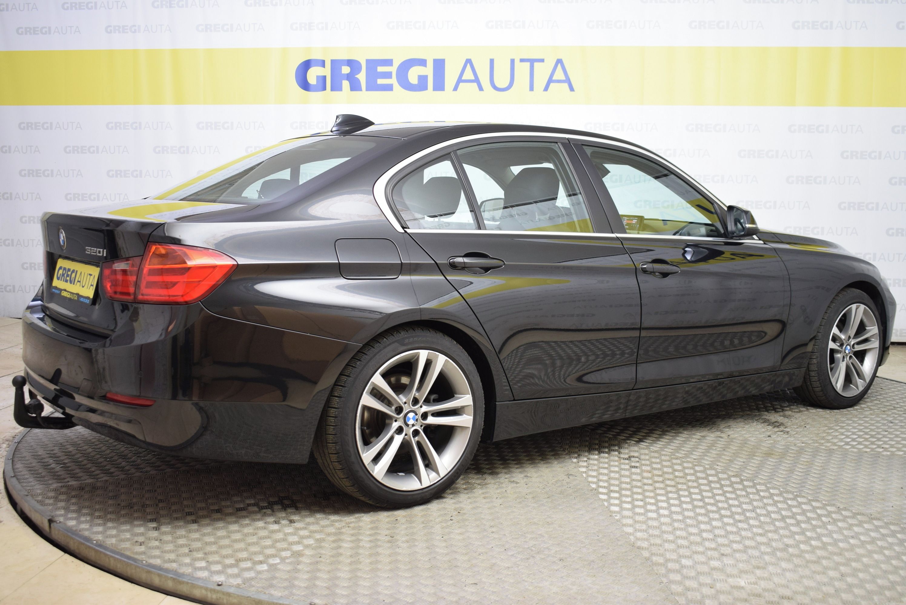 BMW Řada 3, 1,6 320i PO VELKÉM SERVISU - fotka 6