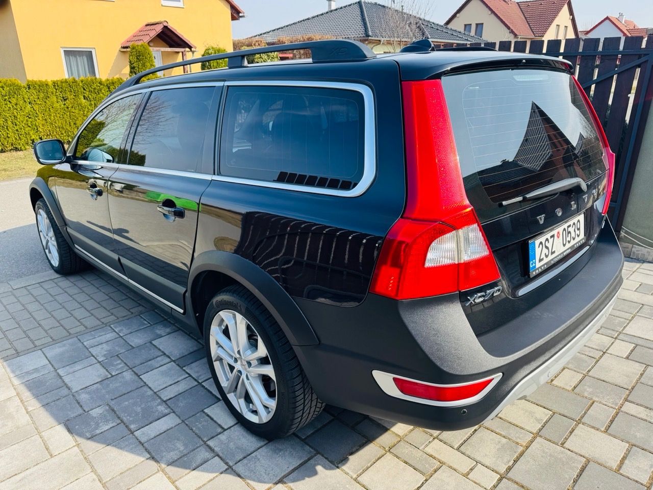 Volvo XC70, D5 AWD -  serviska TOPSTAV - fotka 4