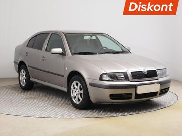 1.6, po STK, Automatická klima
