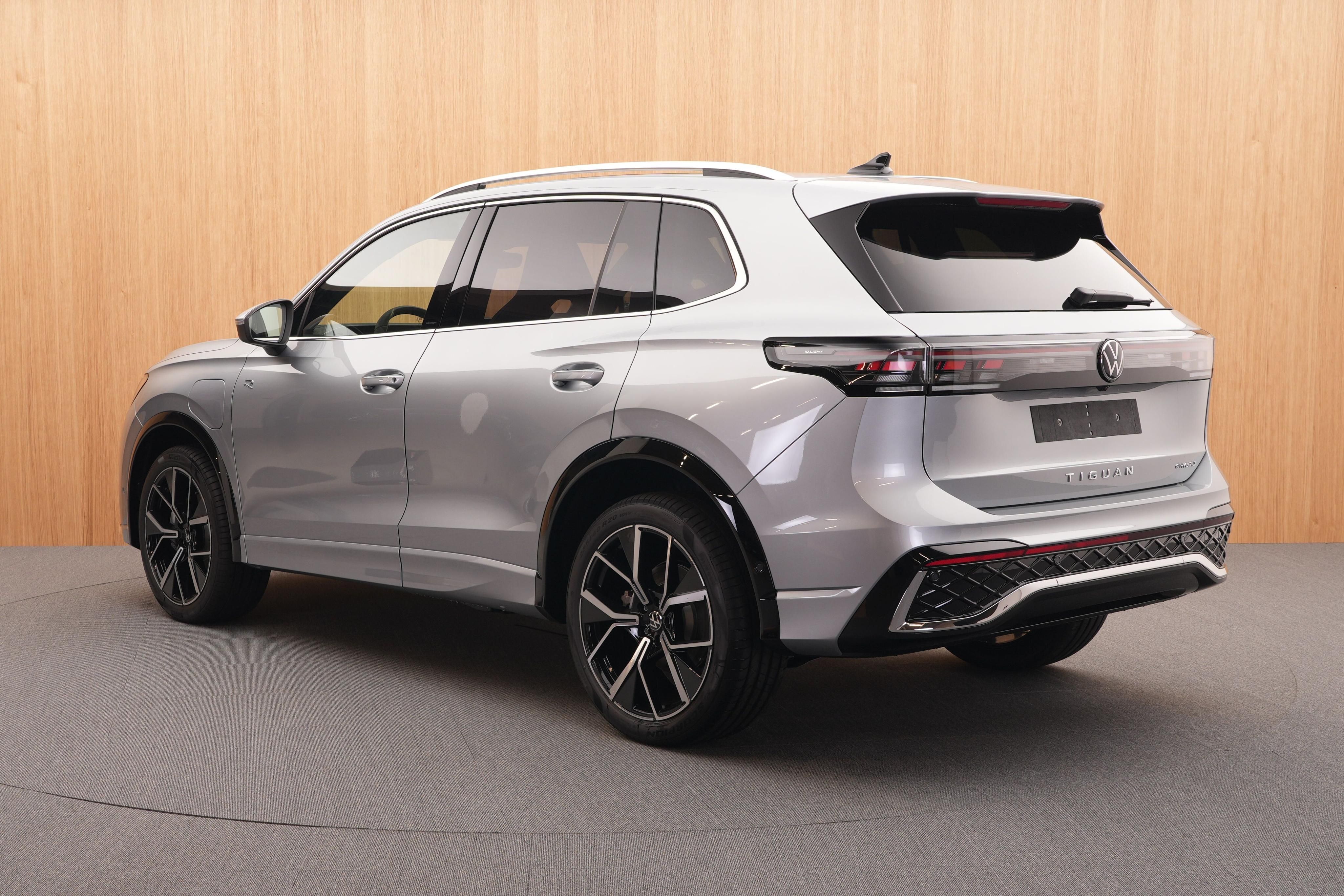 Volkswagen Tiguan, R-Line People Hybrid DSG - fotka 3