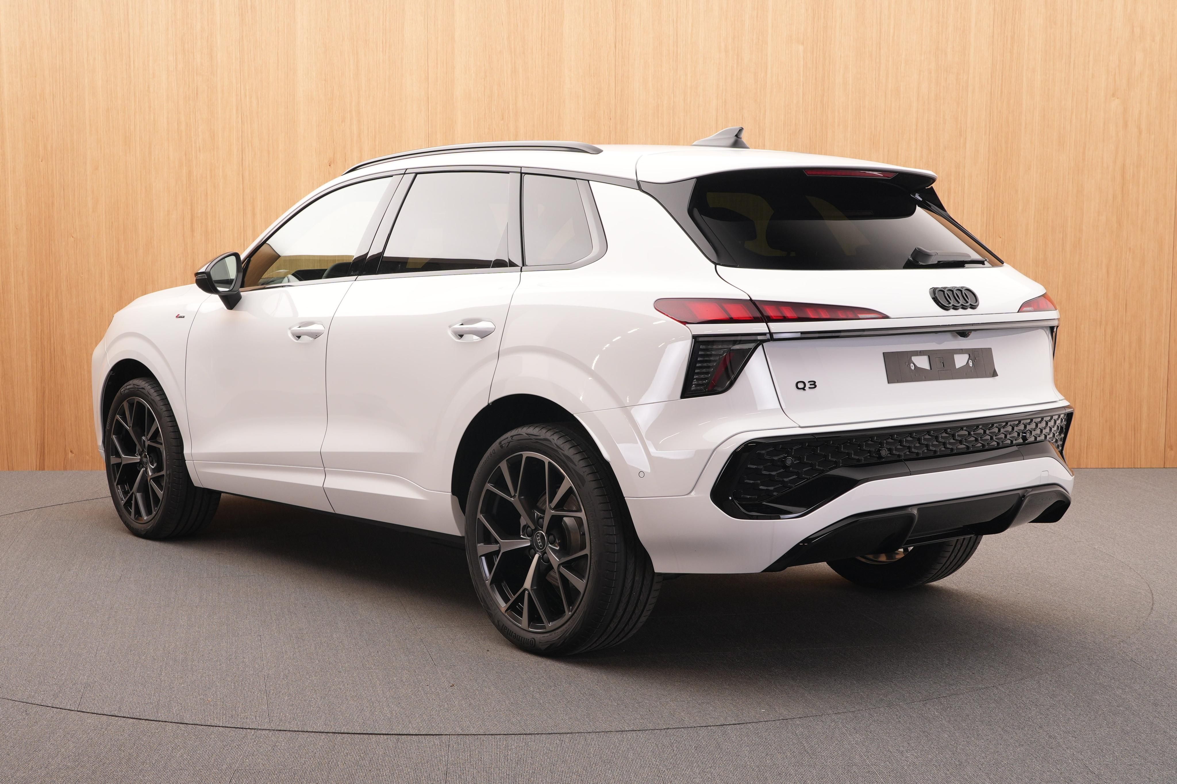 Audi Q3, S line  35 TFSI 110 kW - fotka 3