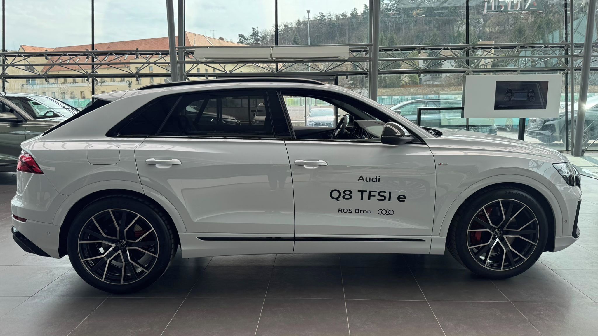 Audi Q8, TFSI e quattro 360 kW - fotka 6