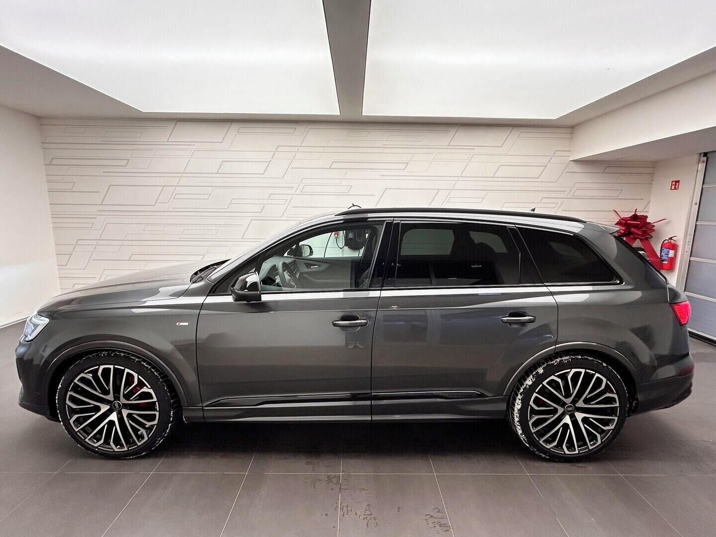 Audi Q7, SUV S line TDI quattro 210 kW - fotka 3