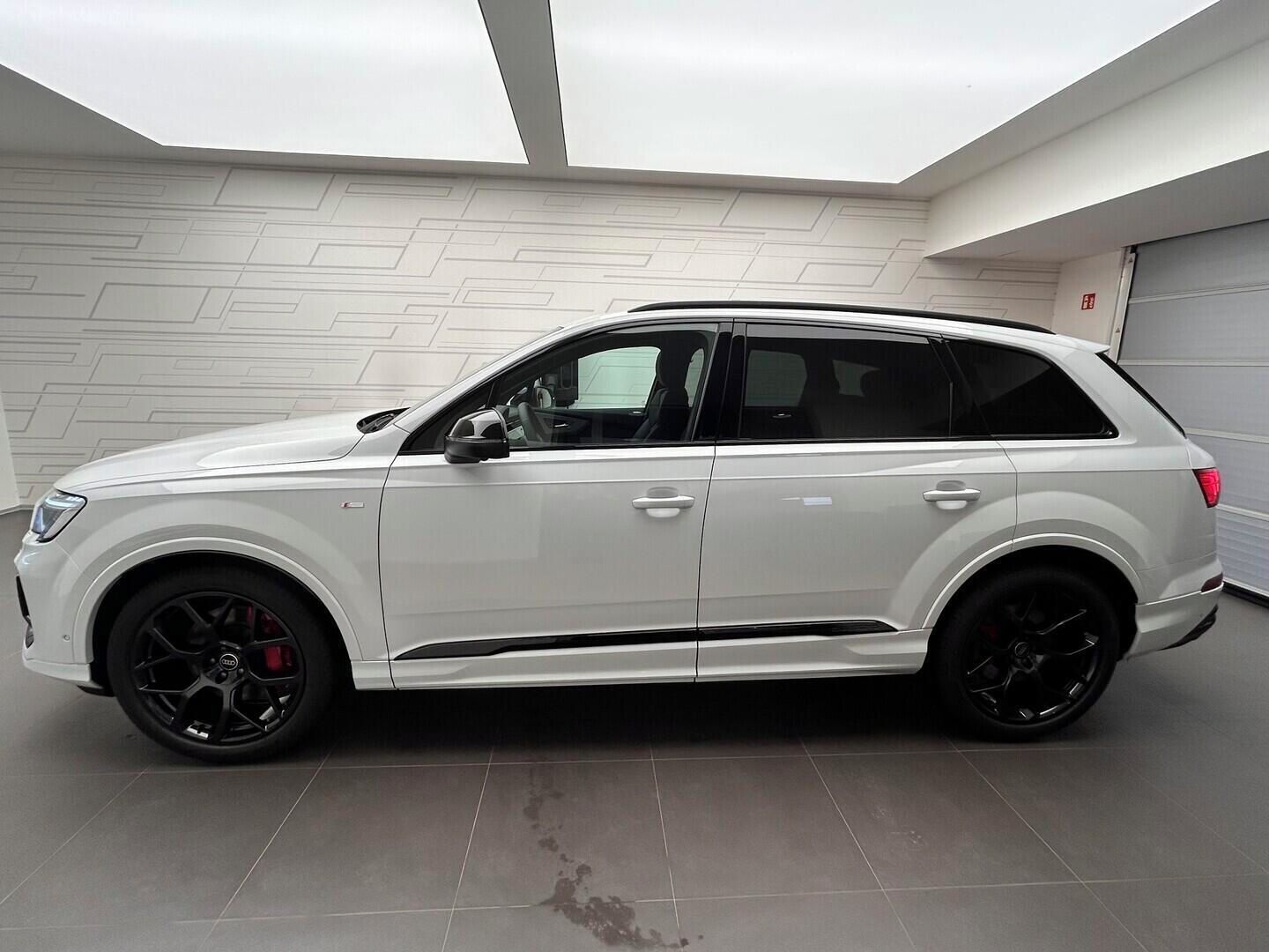 Audi Q7, SUV S line TDI quattro 210 kW - fotka 3