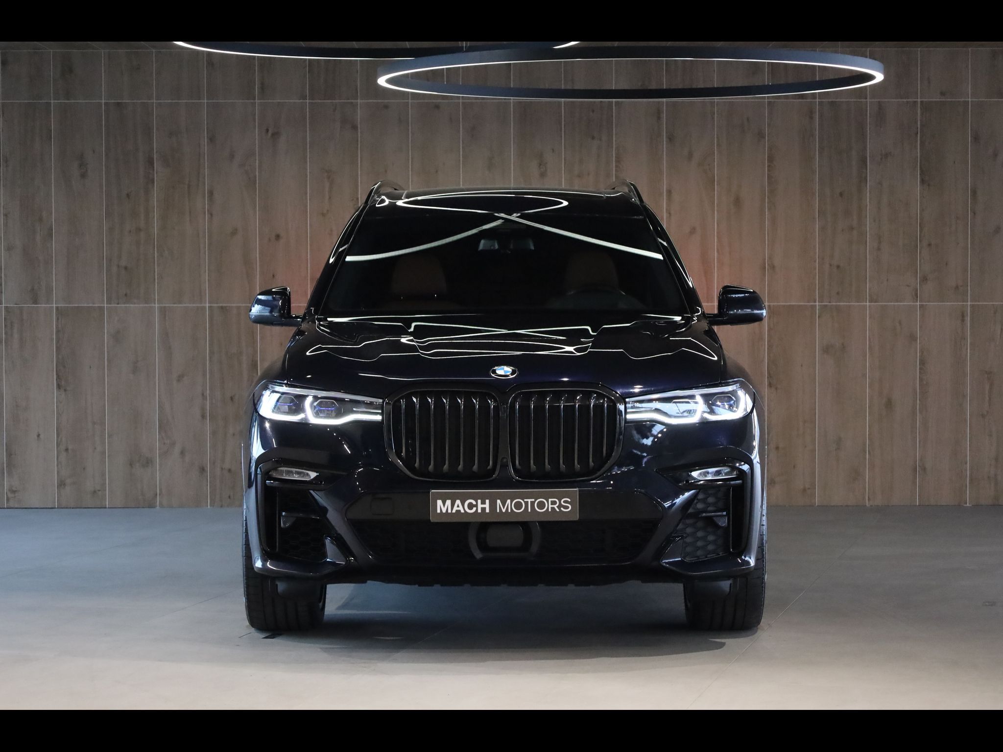 BMW X7, 40d xDrive, Executive, B&W - fotka 2