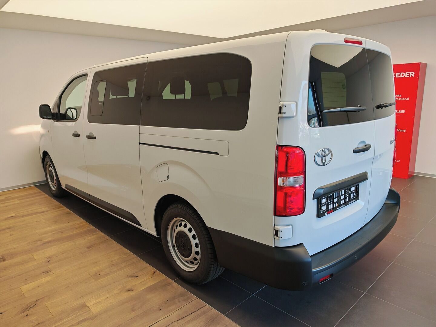 Toyota Proace Verso, 2,0D L2 6MT Combi 8S - fotka 6