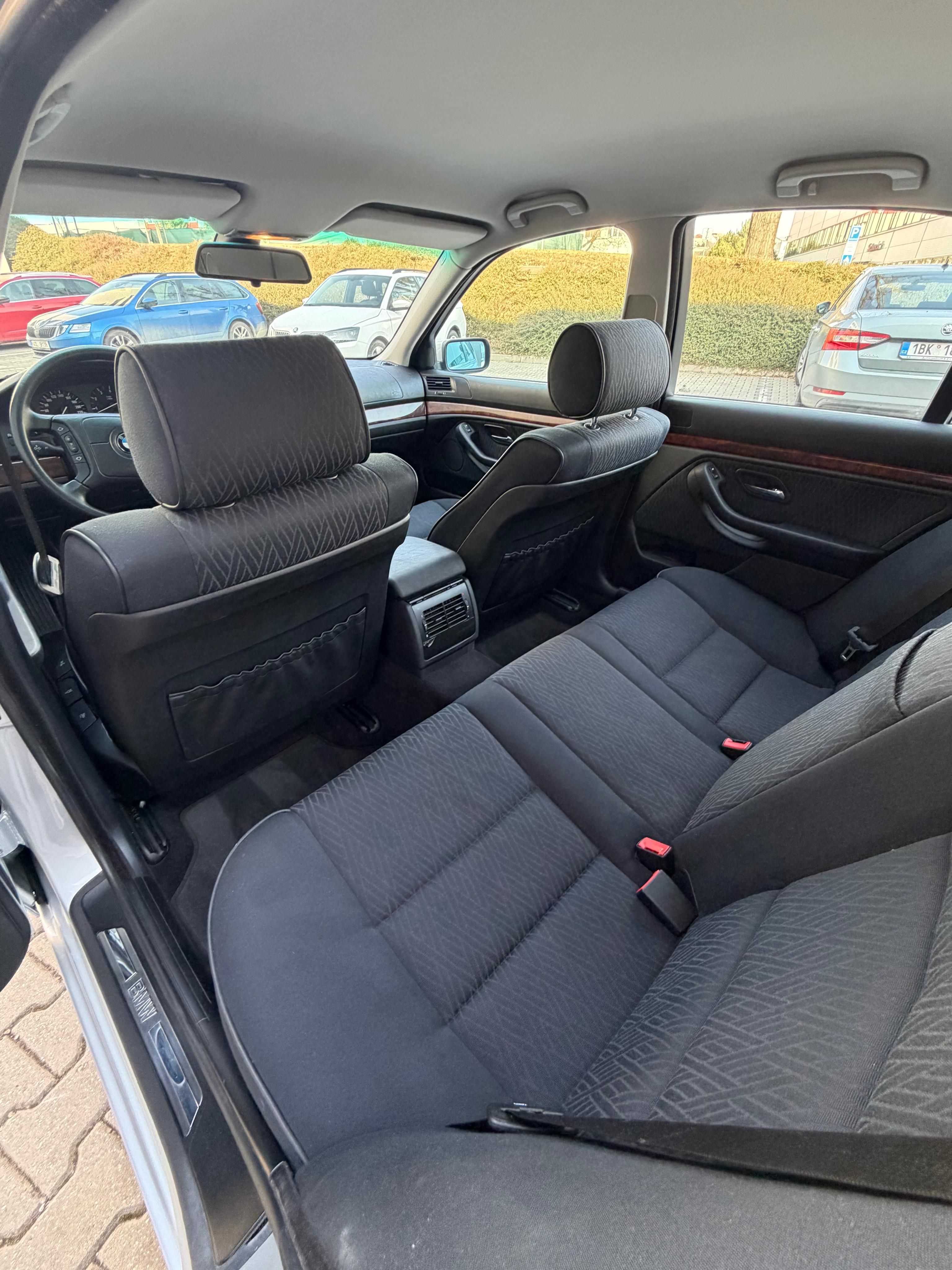 BMW Řada 5, 540i Manuál - fotka 6