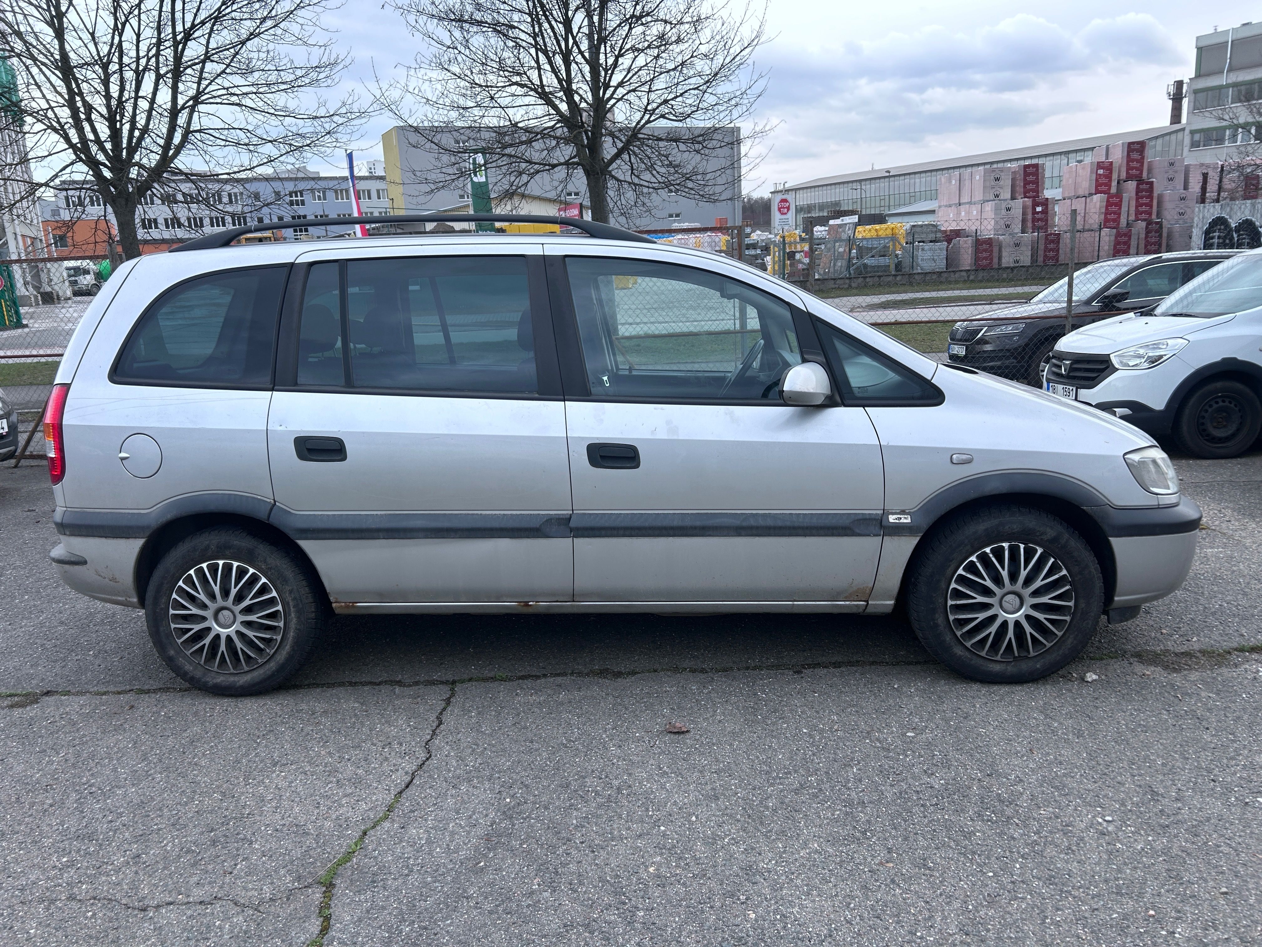 Opel Zafira, 1,8 16V, 7 míst - fotka 4