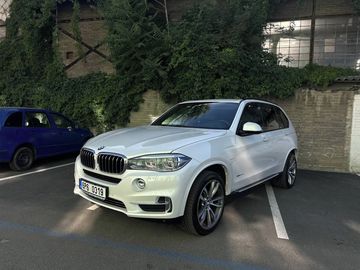 F15 xDrive40e plug-in hybrid