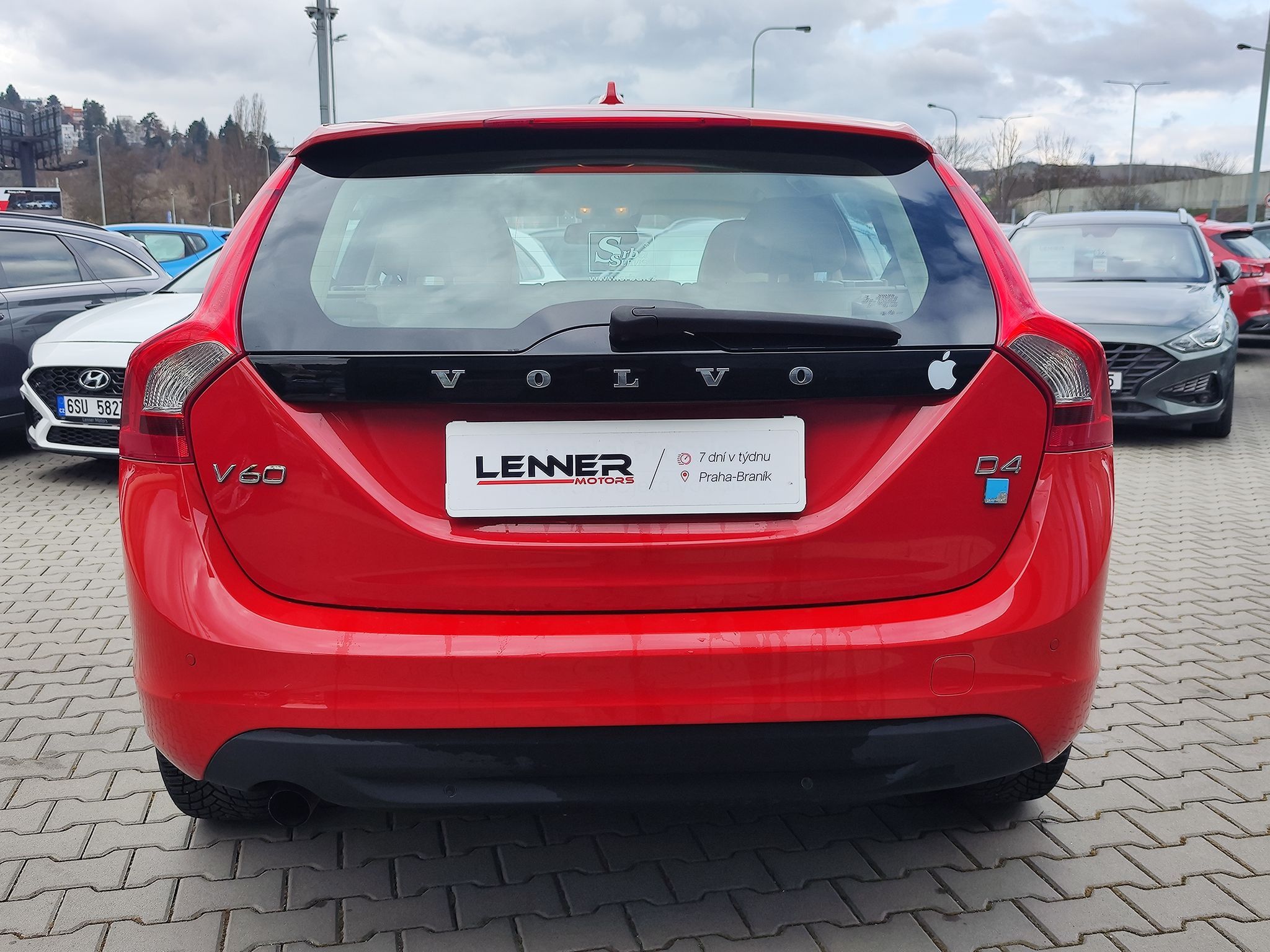 Volvo V60, 2.0 D4/120kW R-Design - fotka 6