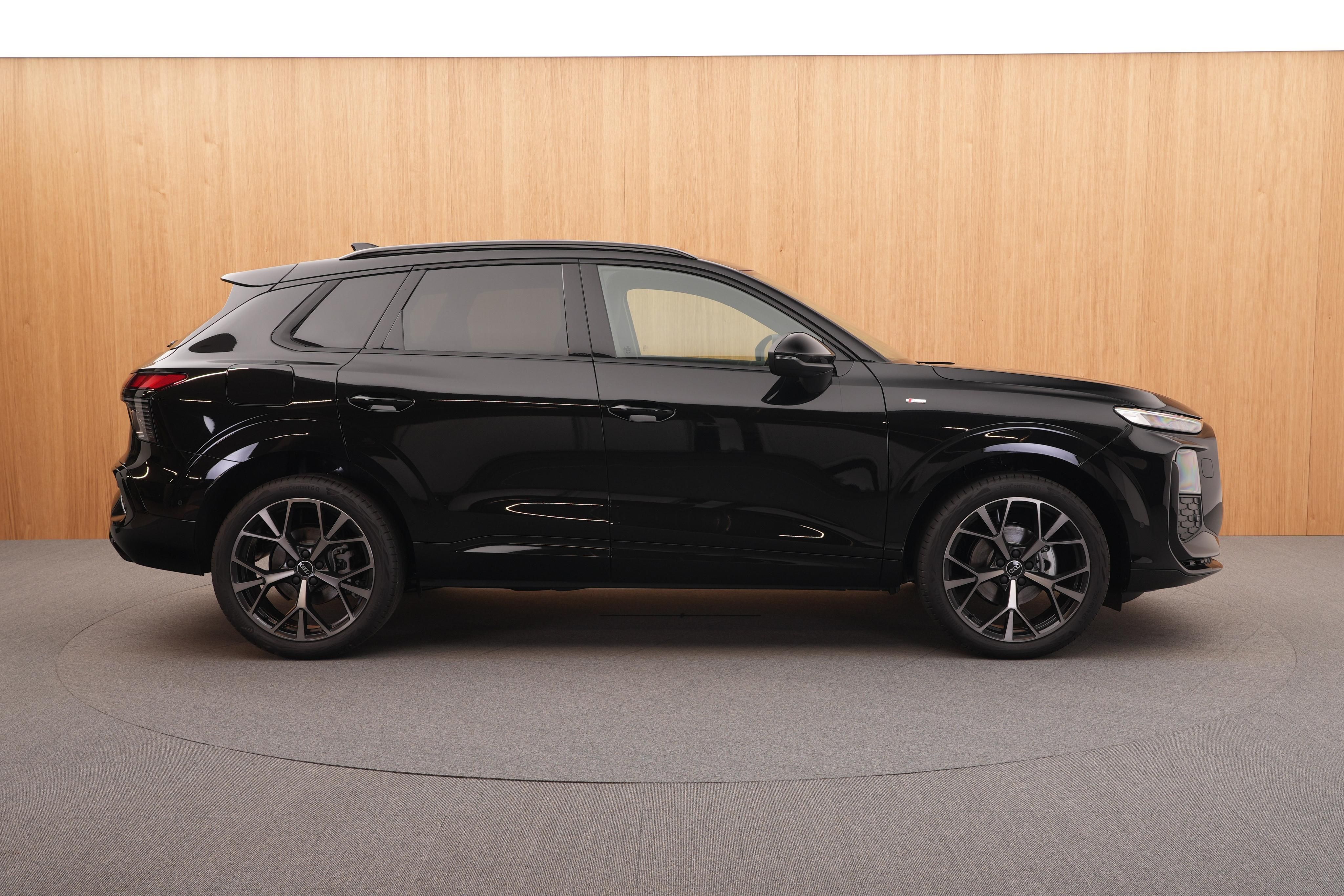 Audi Q3, S line  35 TFSI 110 kW - fotka 5