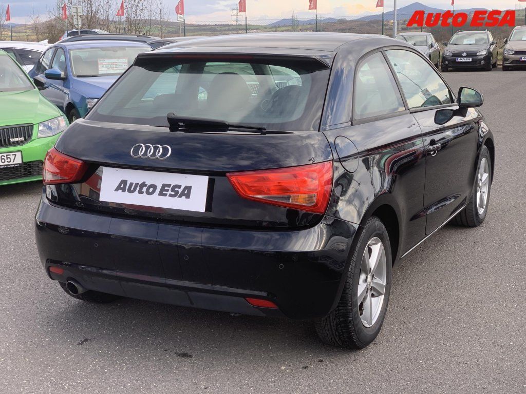 Audi A1, 1.6TDi,autoAC - fotka 6