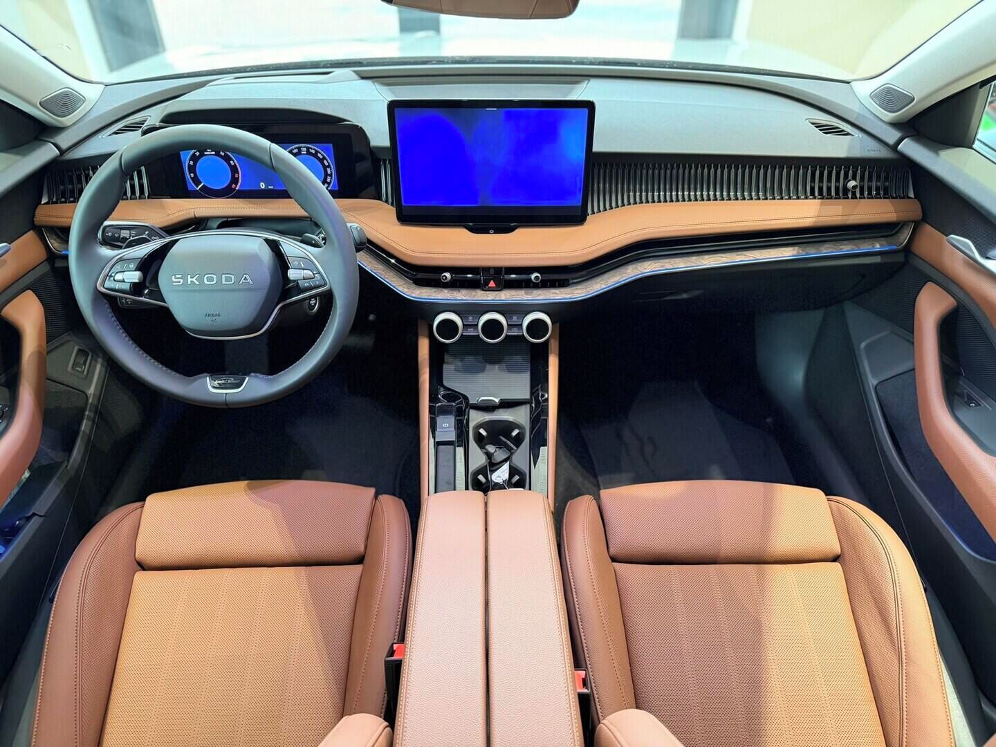 Škoda Superb, L&K 2.0 TSI 150 kW - fotka 6