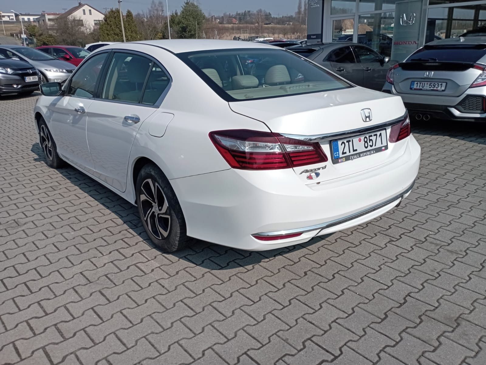 Honda Accord, 4D 2,4I-VTEC - fotka 6