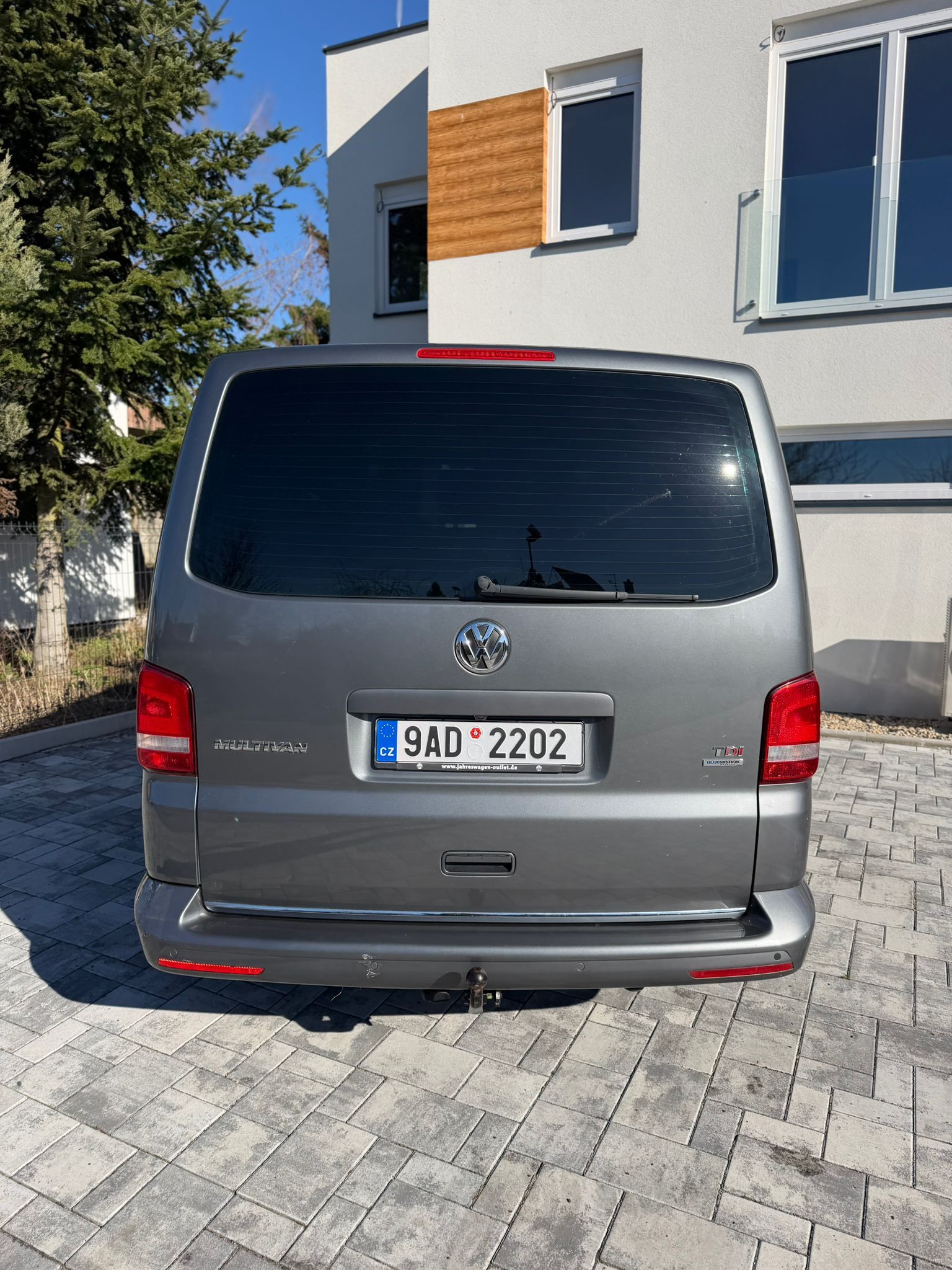 Volkswagen Multivan, 7 míst - fotka 3