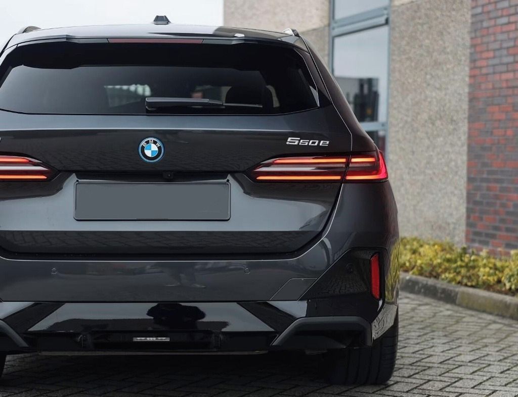 BMW Řada 5, 550 e Touring xDrive M Sport - fotka 6