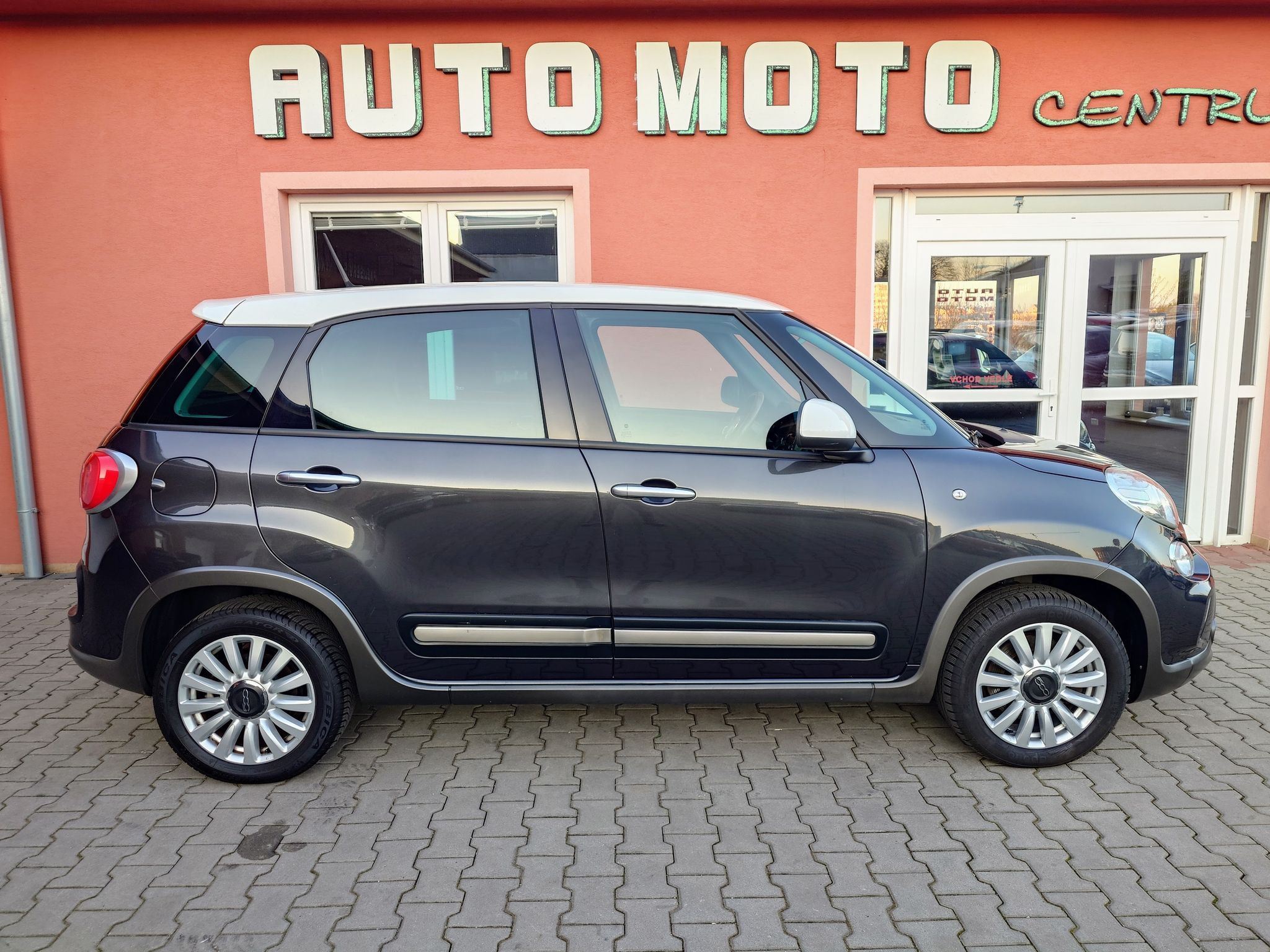Fiat 500L, Trekking 88kW - fotka 5
