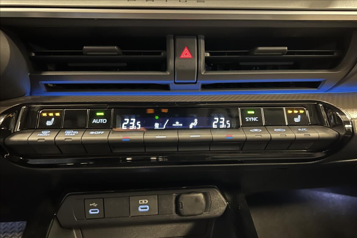 Toyota Prius, 2,0 PHEV Comfort - fotka 6