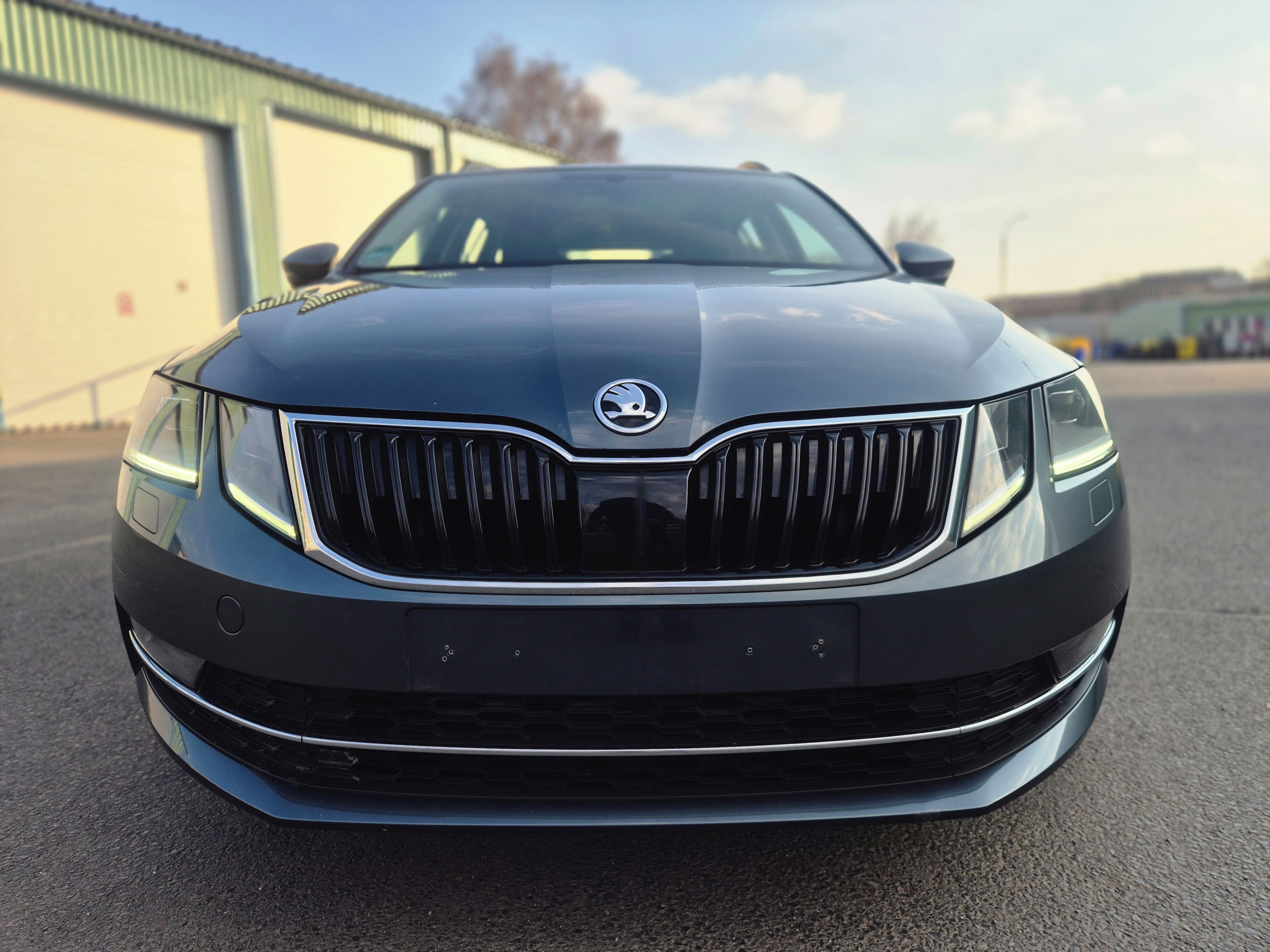 Škoda Octavia, 110 KW manuál ROK ZÁRUKA - fotka 5