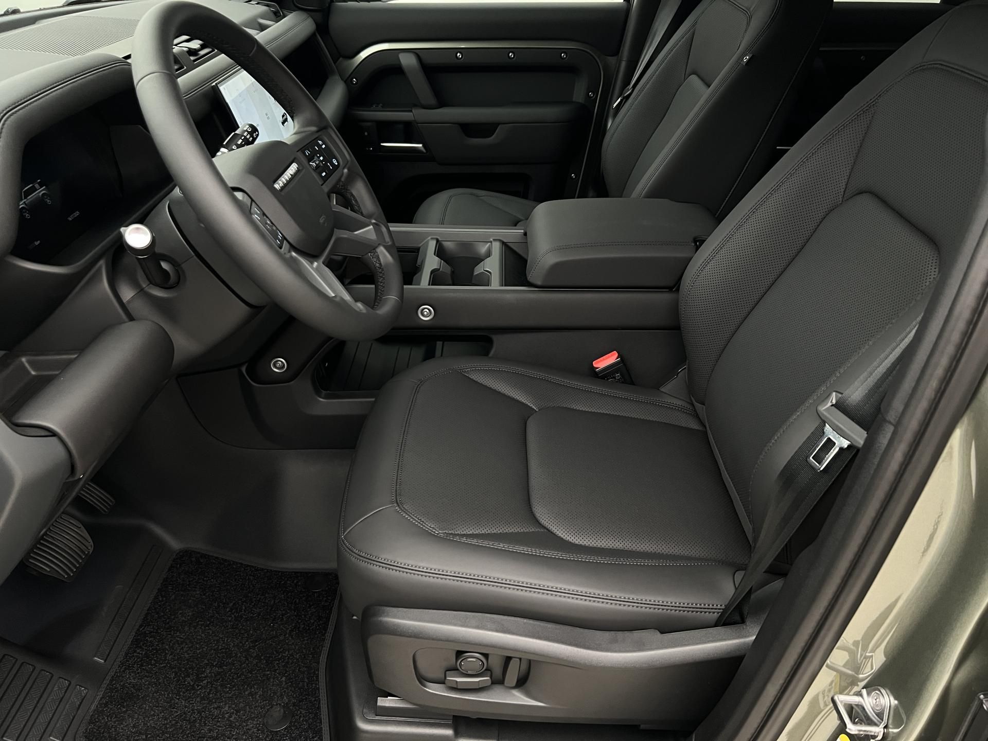 Land Rover Defender, 110 D250 X-DYNAMIC SE AWD AUT - fotka 3