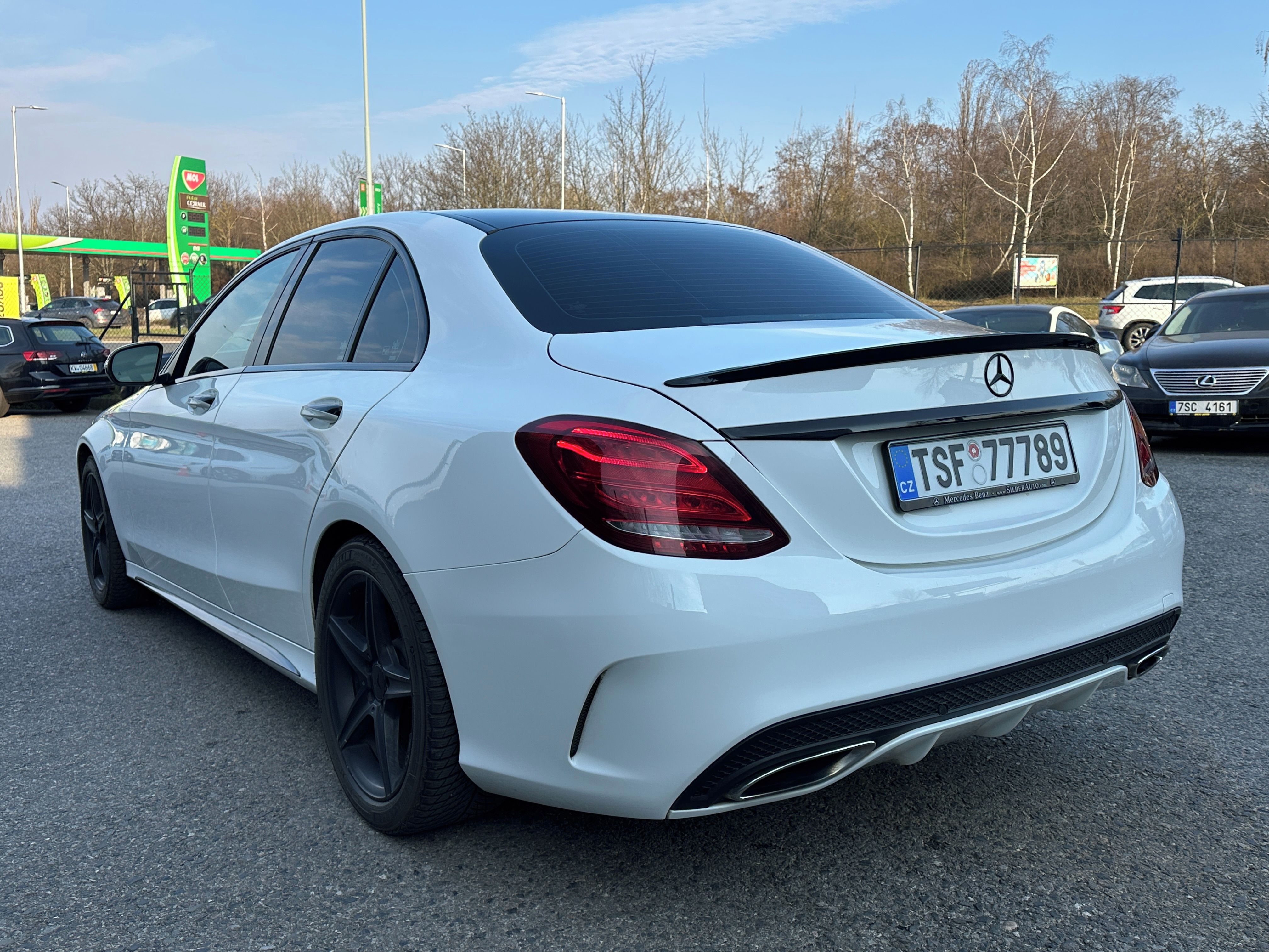 Mercedes-Benz Třídy C, Mercedes-Benz C300 4Matic 2015 - fotka 4