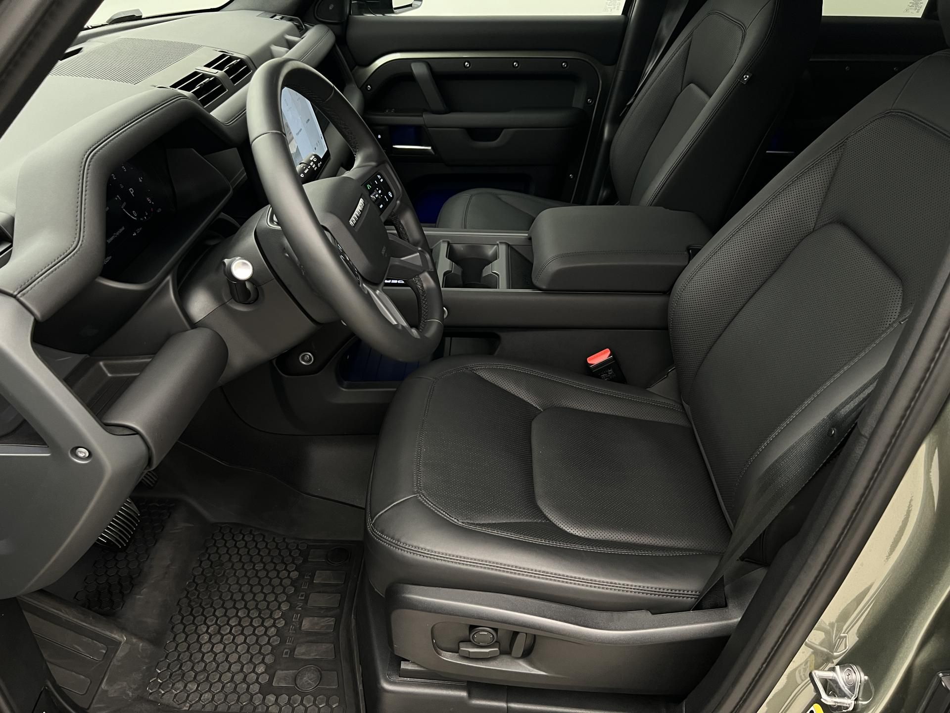 Land Rover Defender, 110 D300 X-DYNAMIC SE AWD AUT - fotka 3