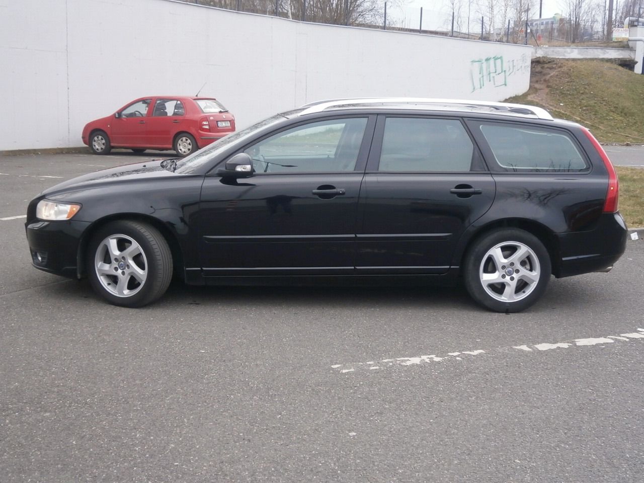 Volvo V50, 2,0 D4  110KW TAZNE SERVISKA - fotka 2