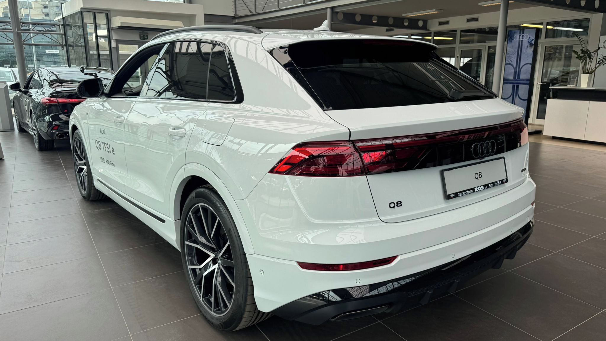 Audi Q8, TFSI e quattro 360 kW - fotka 3