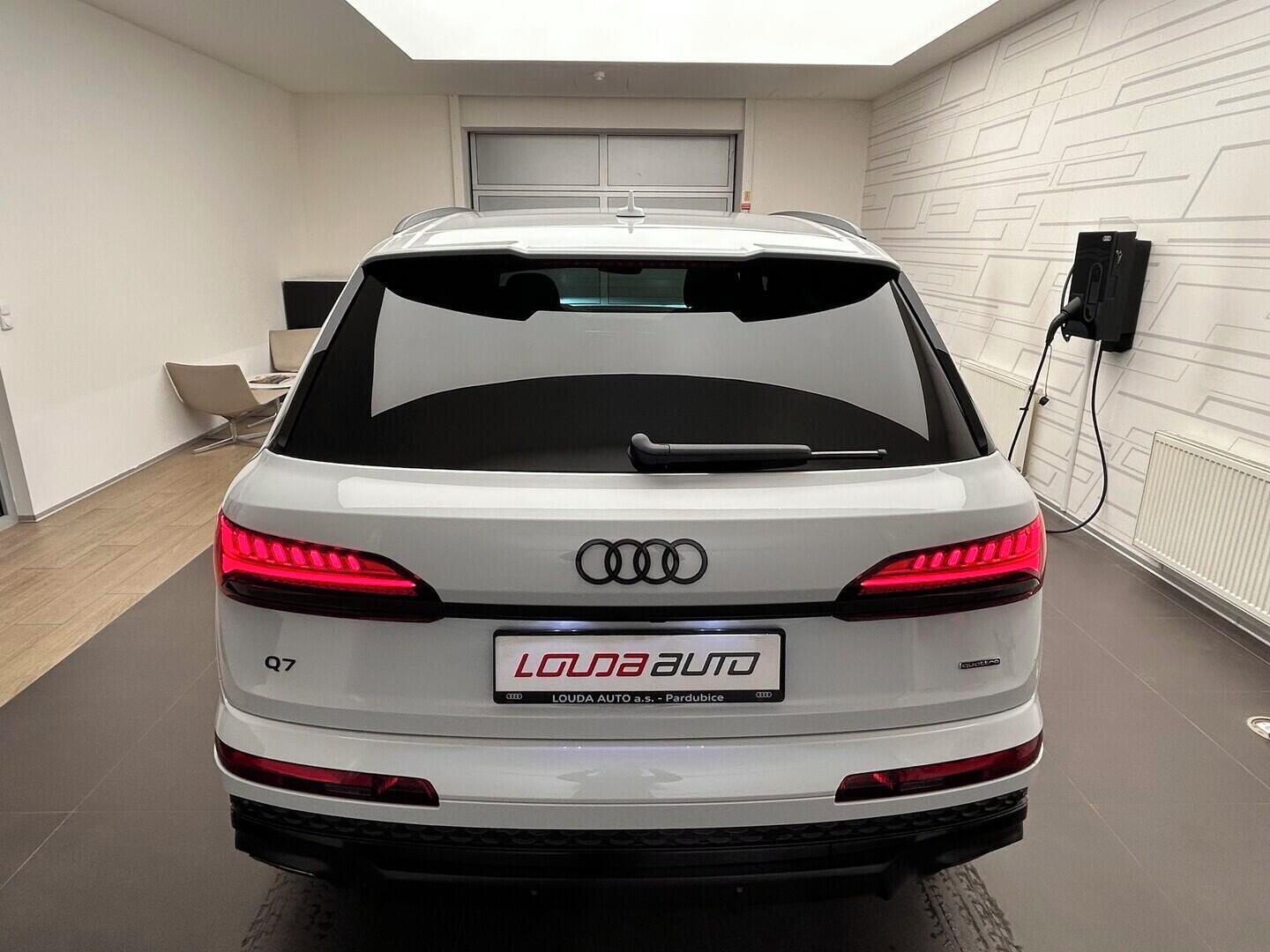 Audi Q7, SUV S line TDI quattro 210 kW - fotka 5