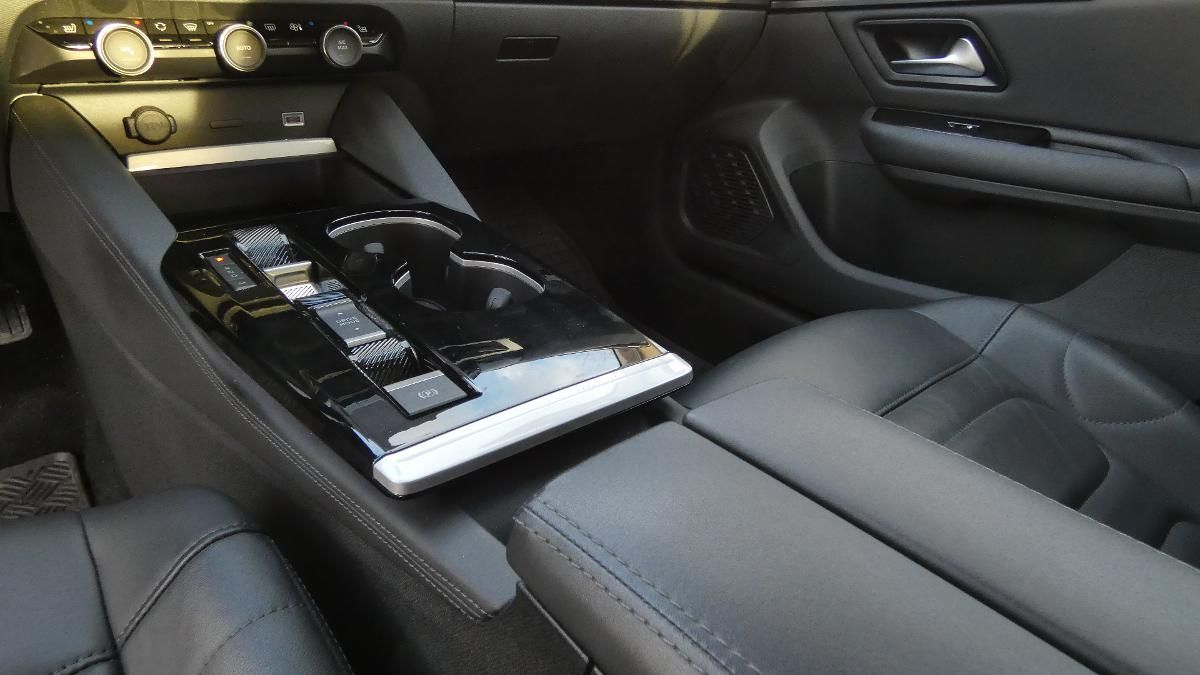 Citroën C5 X, 1.6 PureTech 180 EAT8 Shine - fotka 6