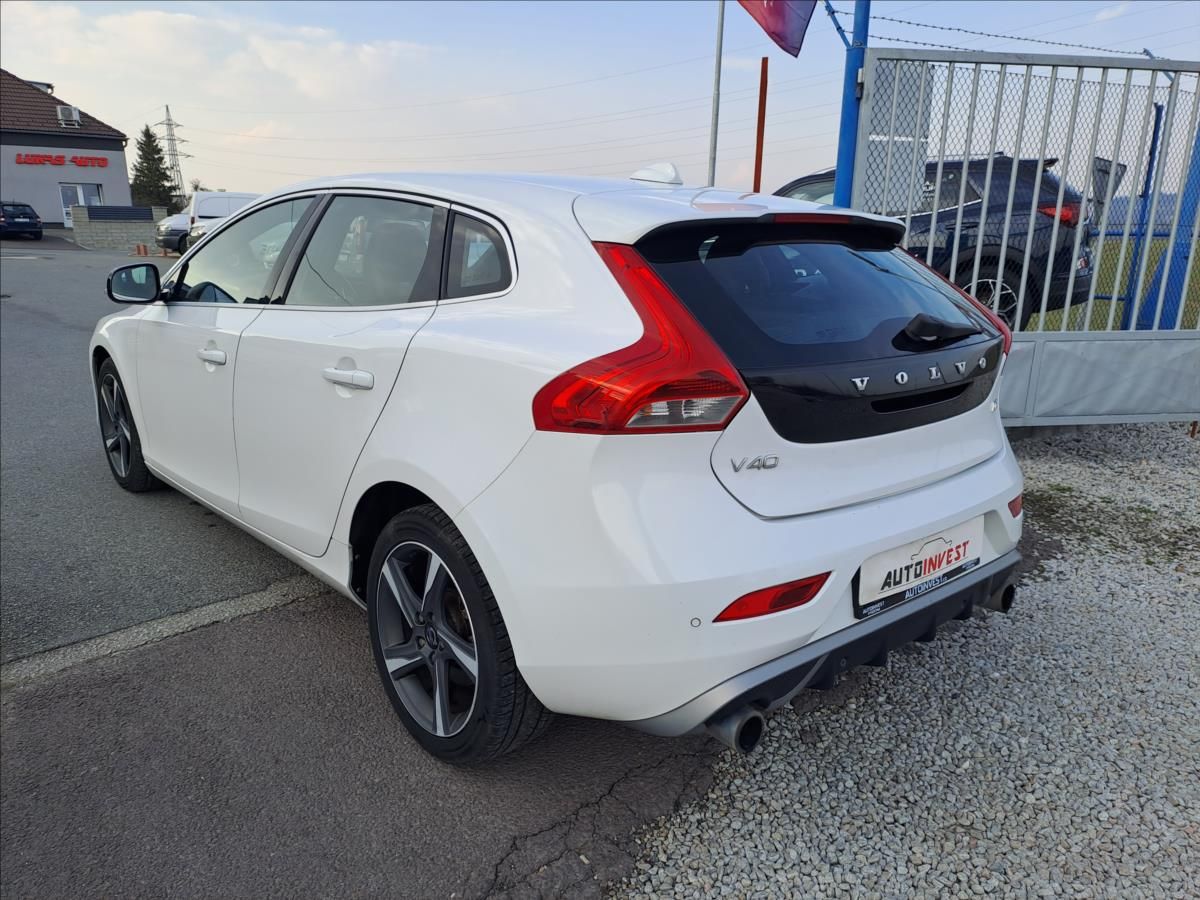Volvo V40, 1,6 D2 R-DESIGN - fotka 4