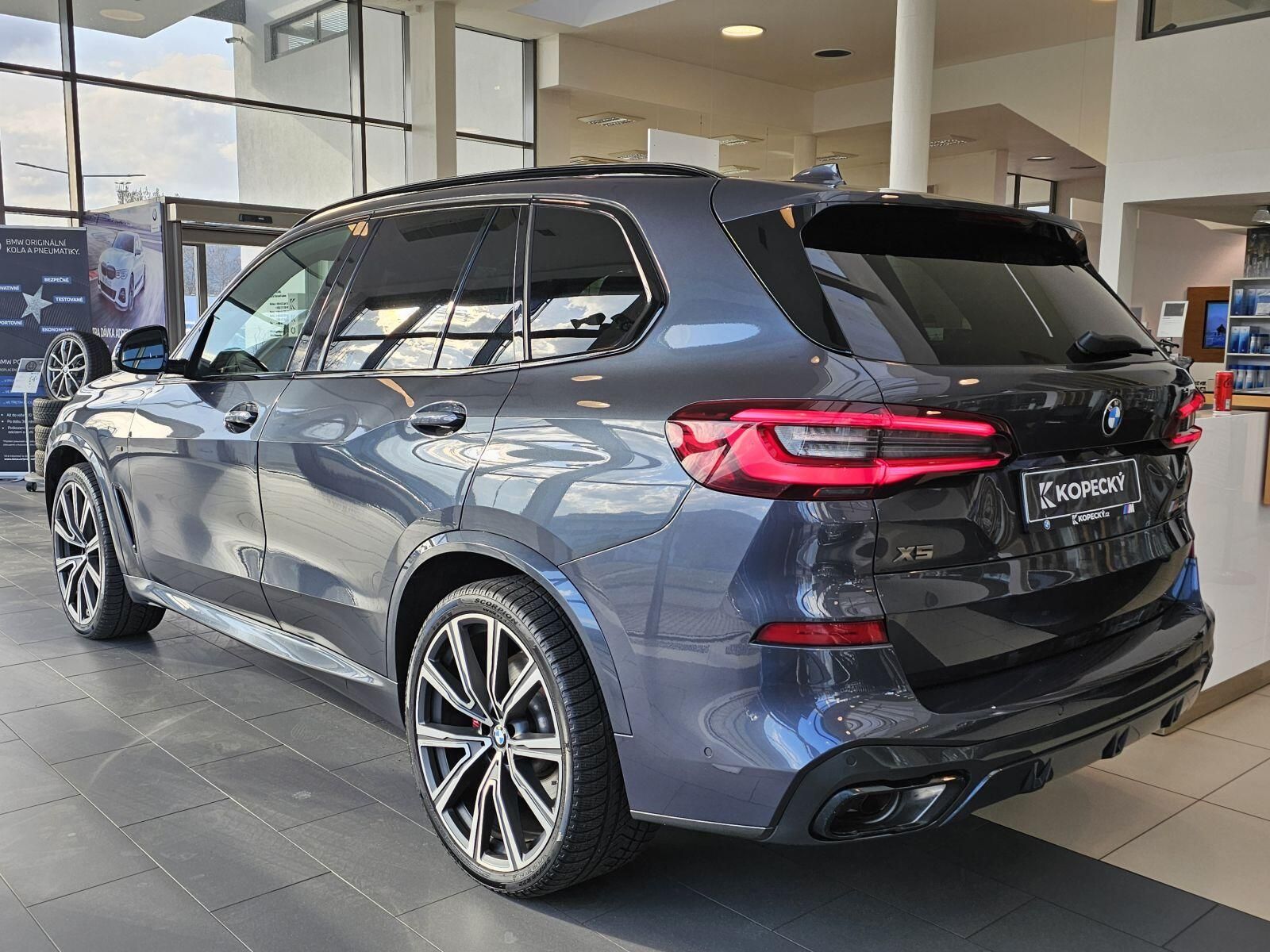 BMW X5, M50i - fotka 6