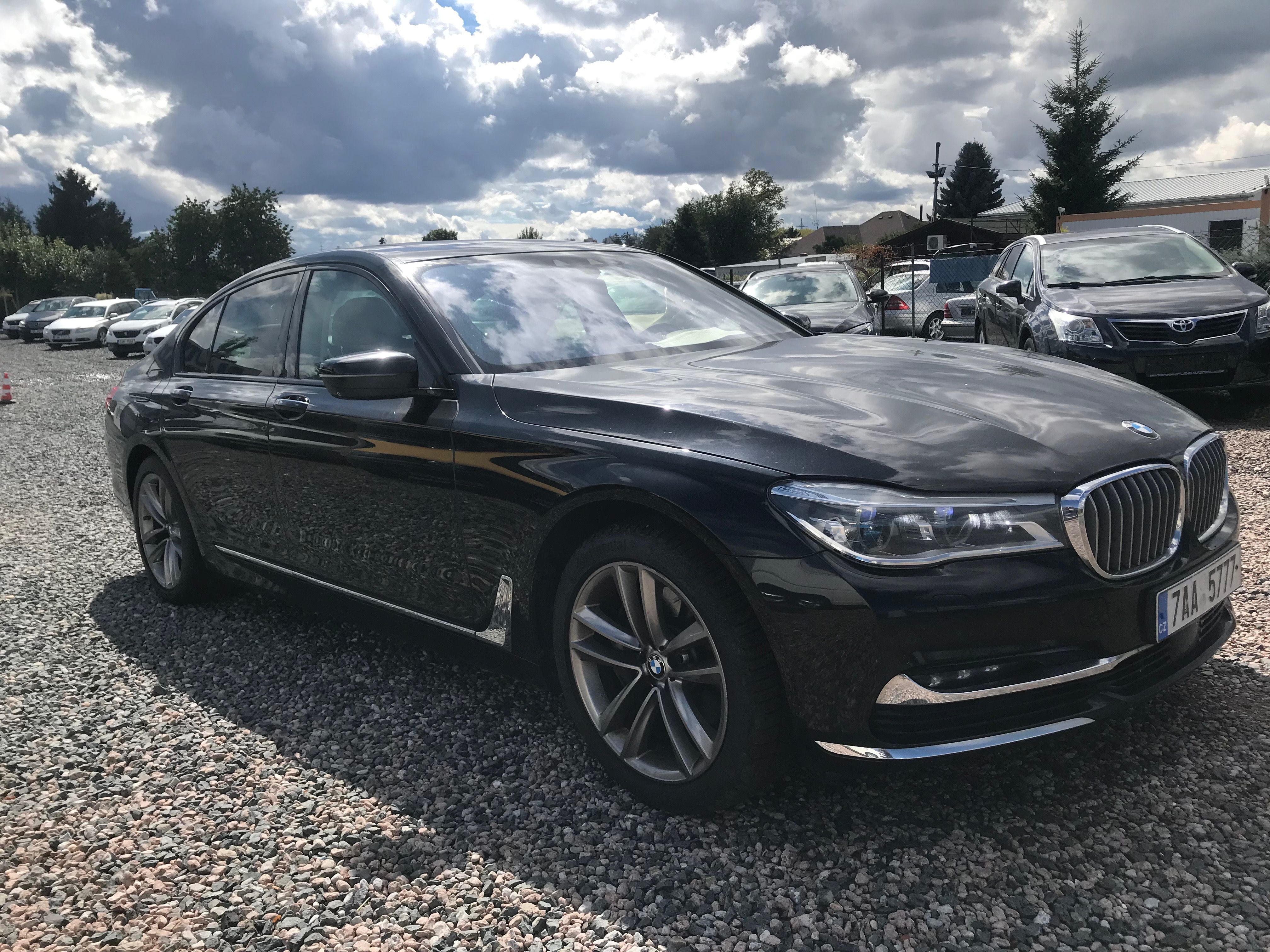 BMW Řada 7, 730D X-DRIVE ,360,HUD,ČR,DPH.. - fotka 4