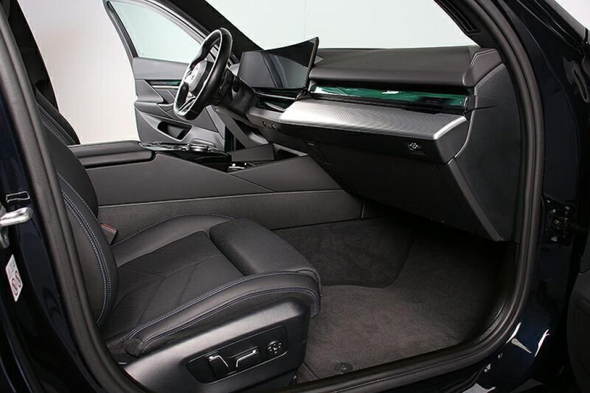 BMW Řada 5, 520d xDrive M-Sport Pro HuD 36 - fotka 5
