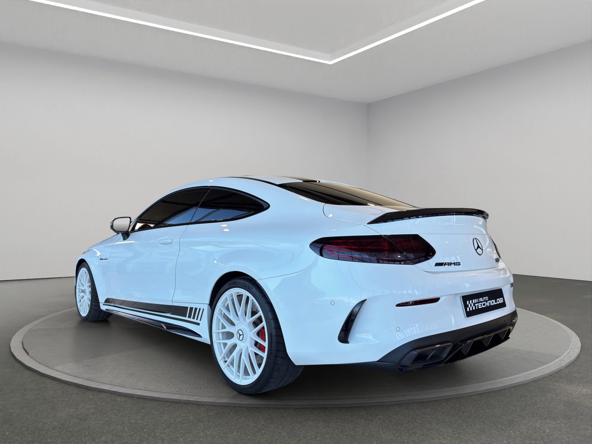Mercedes-Benz Třídy C, 63 S Edition 1 - fotka 6