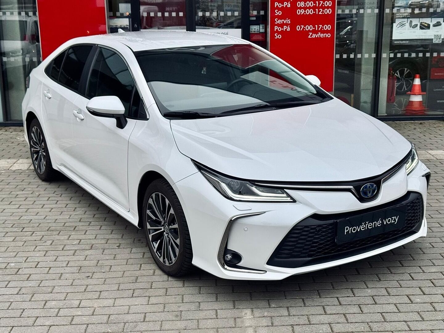 Toyota Corolla, 1,8 Hybrid Style Odběr 4/2026 - fotka 2