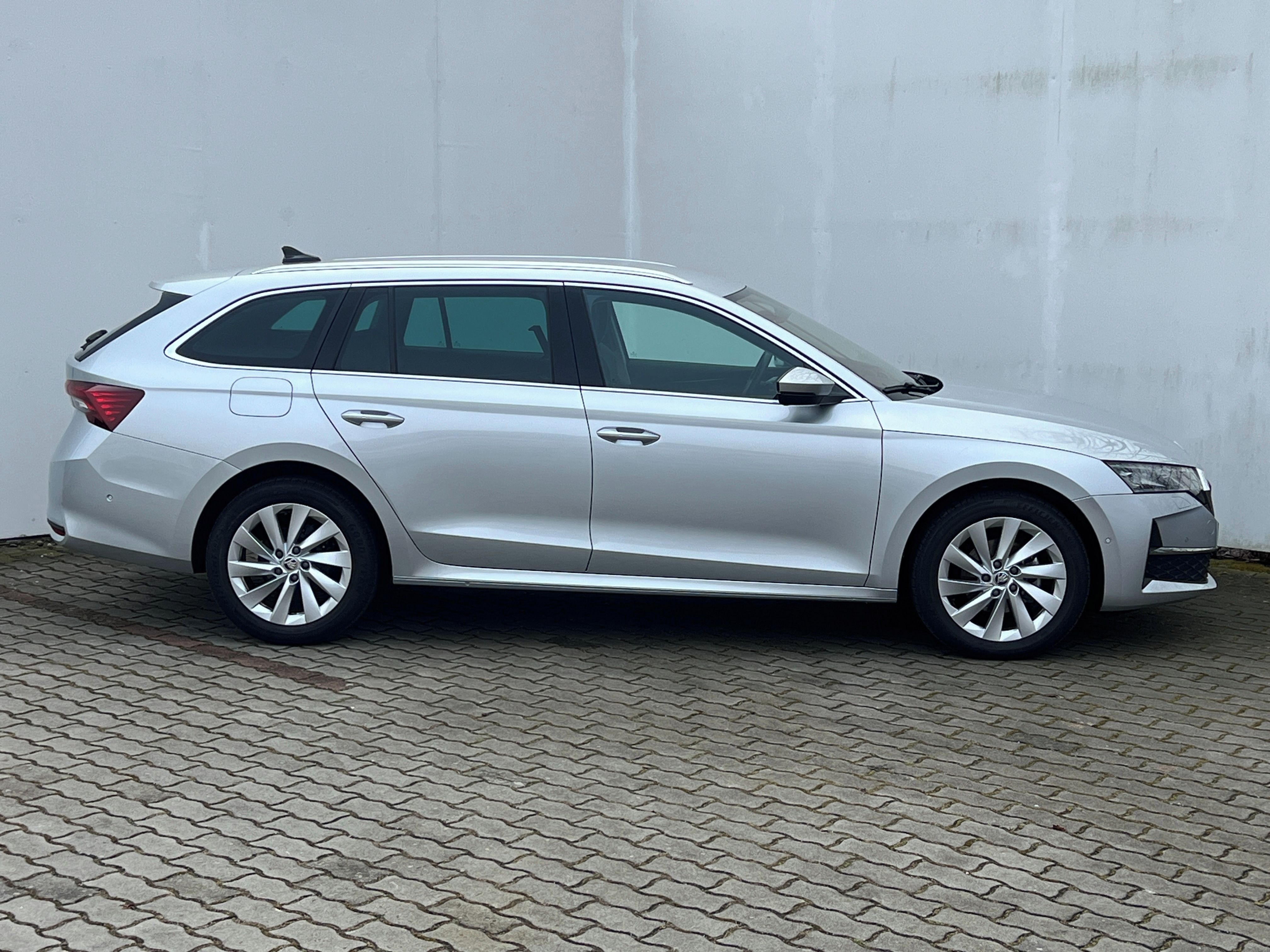 Škoda Octavia, 2,0 TDI / 110 kW Selection - fotka 4
