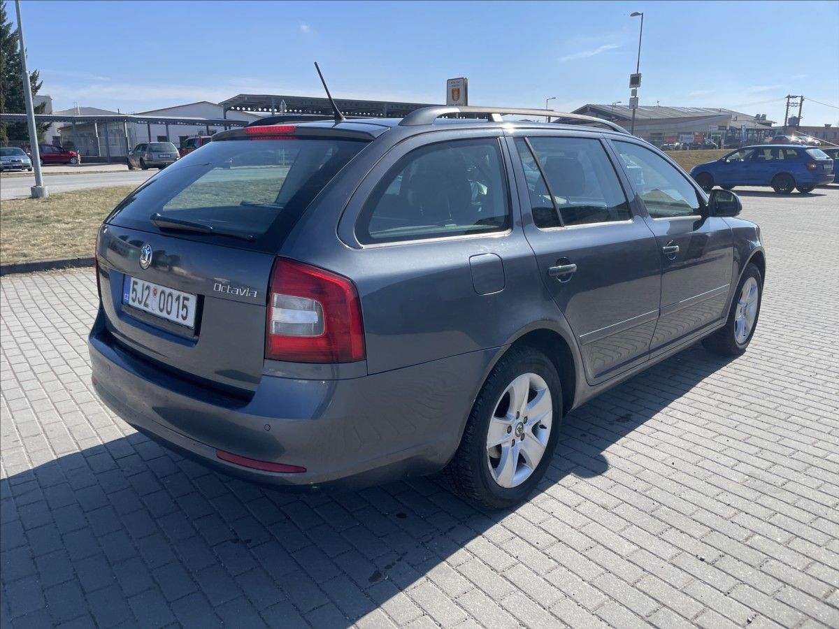 Škoda Octavia, 2,0 TDi 103kw CFH Euro5 - fotka 4